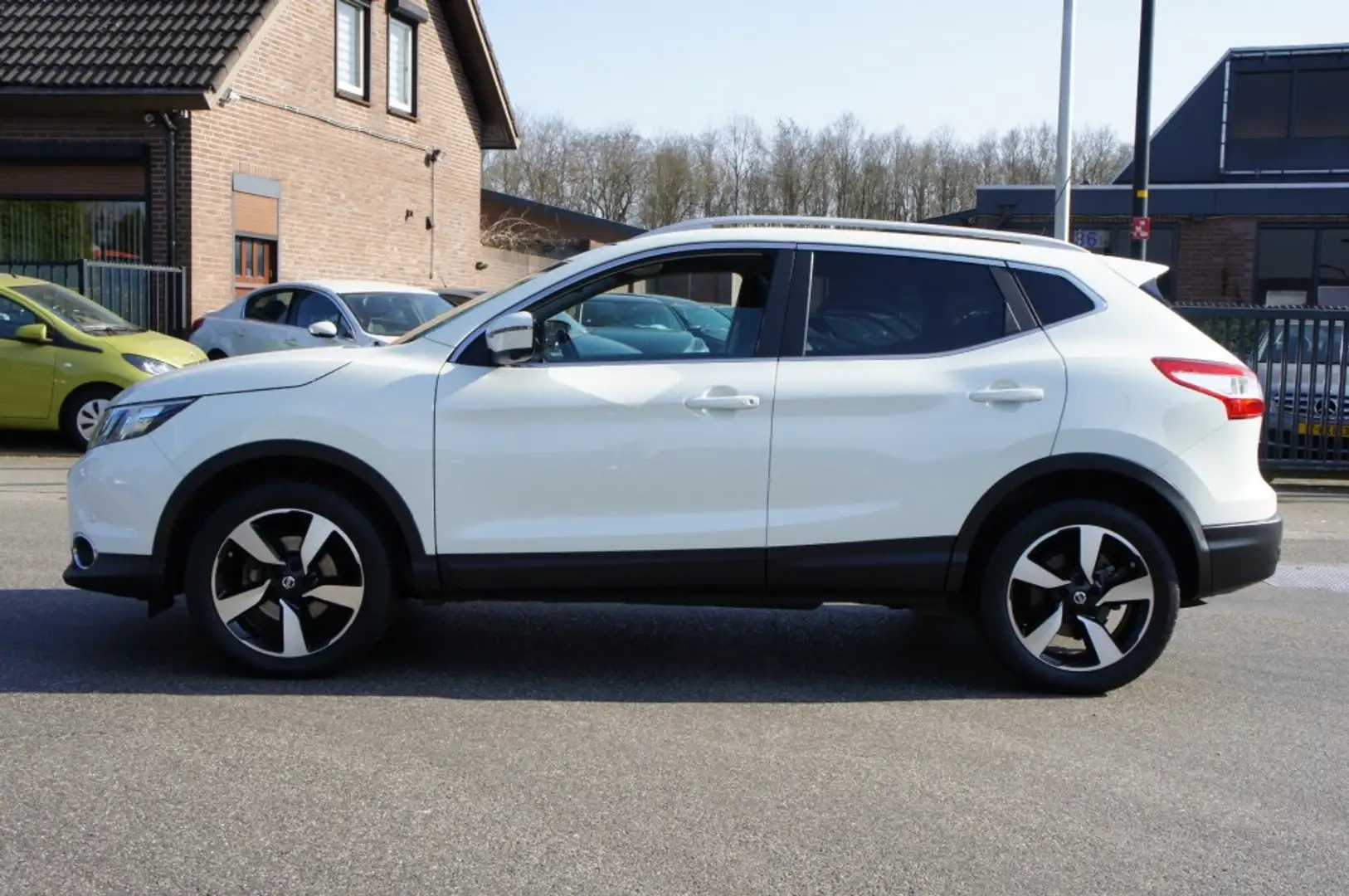 Nissan Qashqai 1.6 CONNECT EDITION TREKH/PANO/360GRCAM/NAVI/PDC/P Weiß - 2