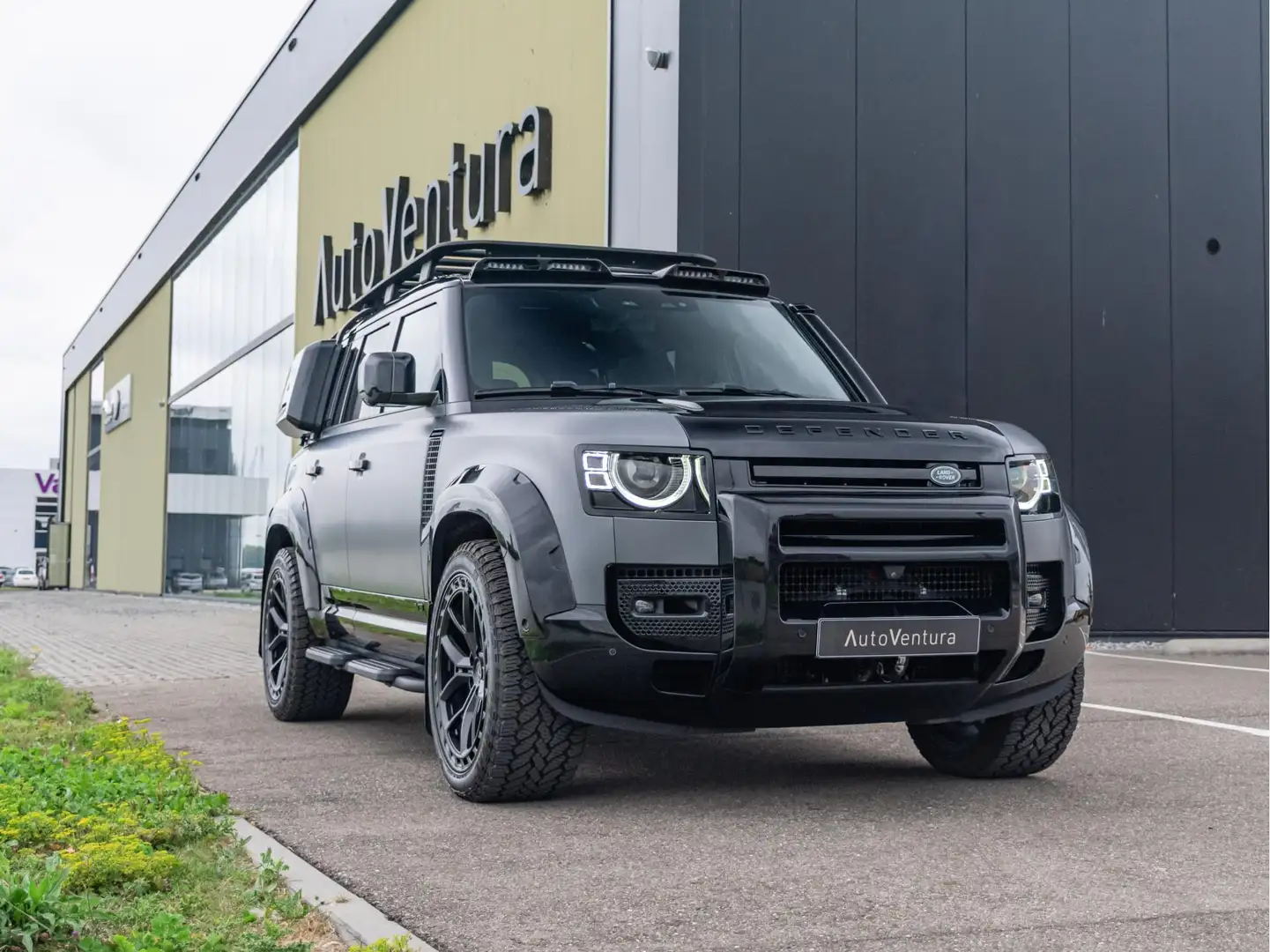 Land Rover Defender 110 5.0 P525 110 V8 Carpathian Edition l Urban acc Grau - 2