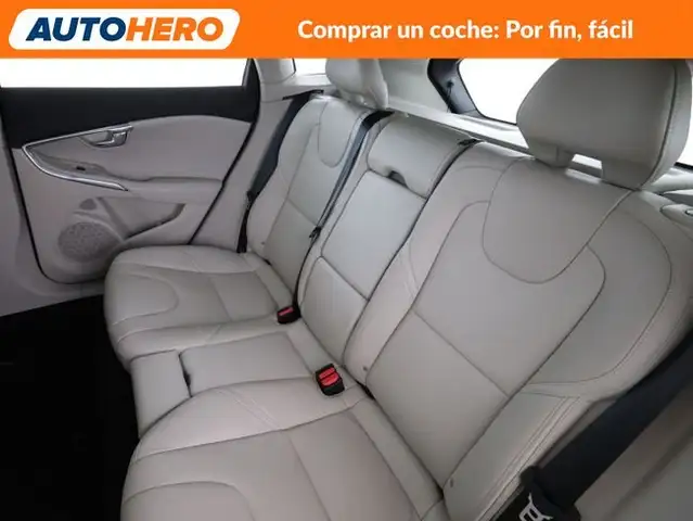 Volvo V40 view 15