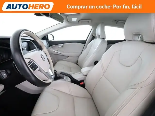 Volvo V40 view 11