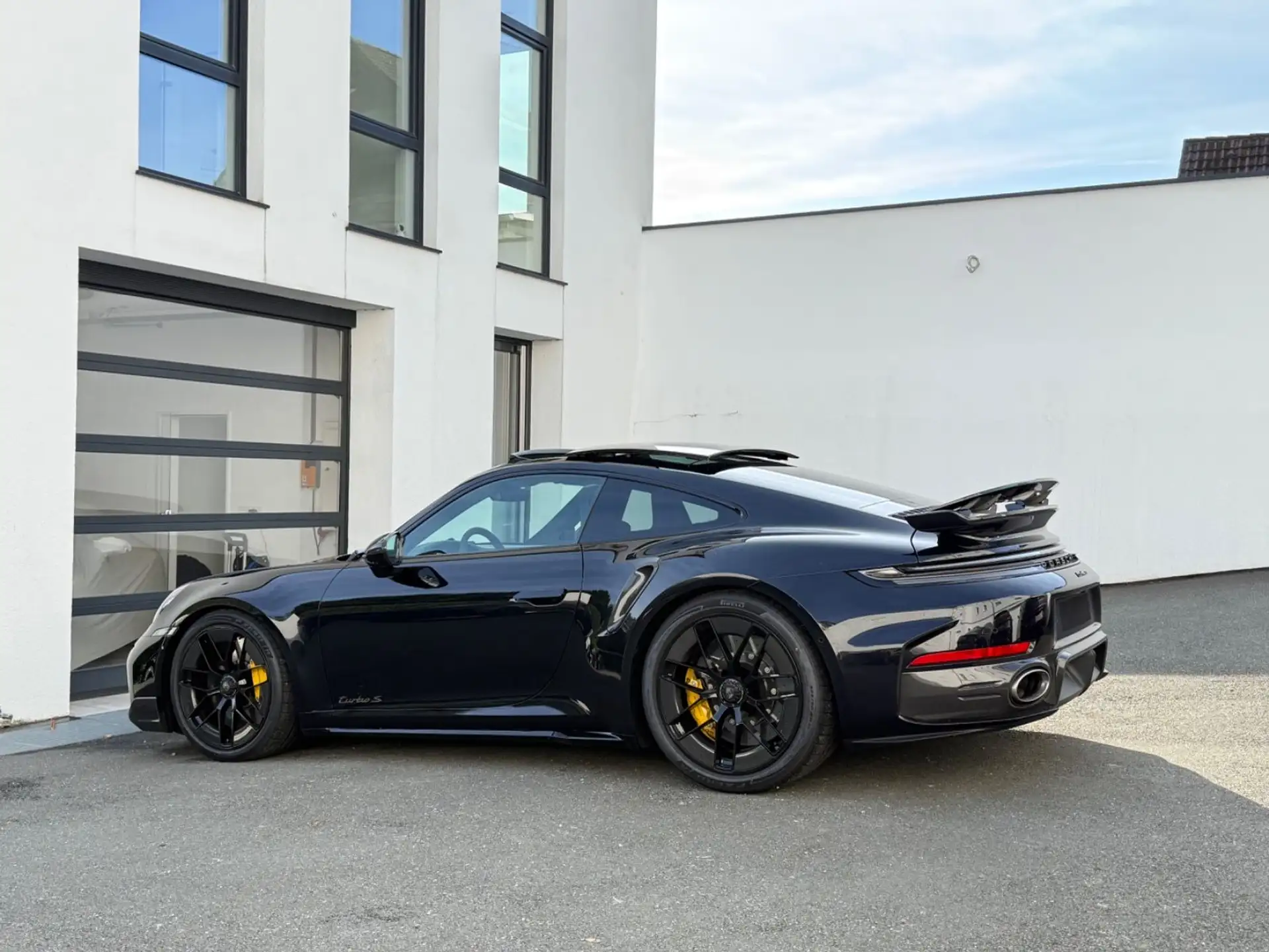 포르쉐 911 Turbo S Coupe 2026 검정 사진 3