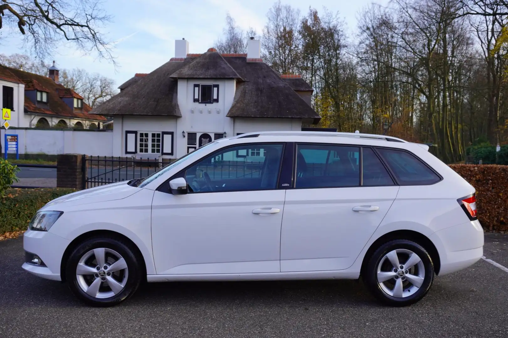 Skoda Fabia Combi 1.2 TSI Edition Clima Cruise Navi Pdc Trekha Blanc - 2