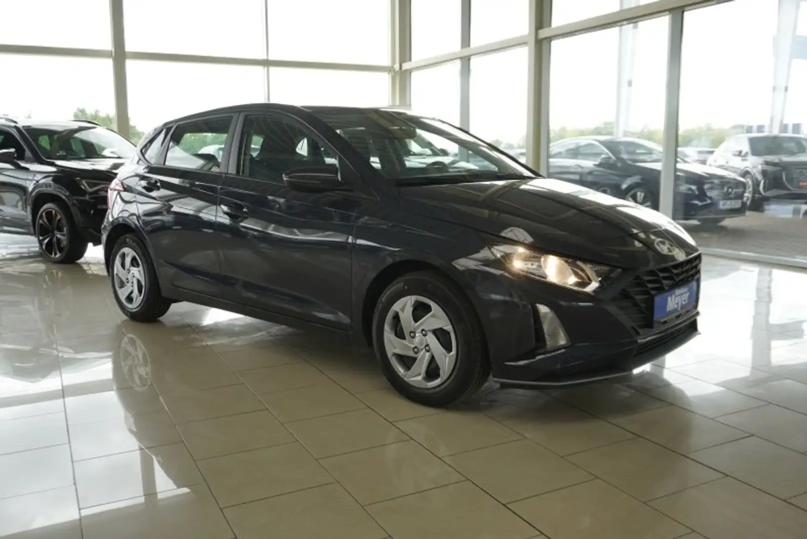 Hyundai i20 1,2 79PS Navi/Winterp/Kamera/Temp/Pdc    ** Grau - 1