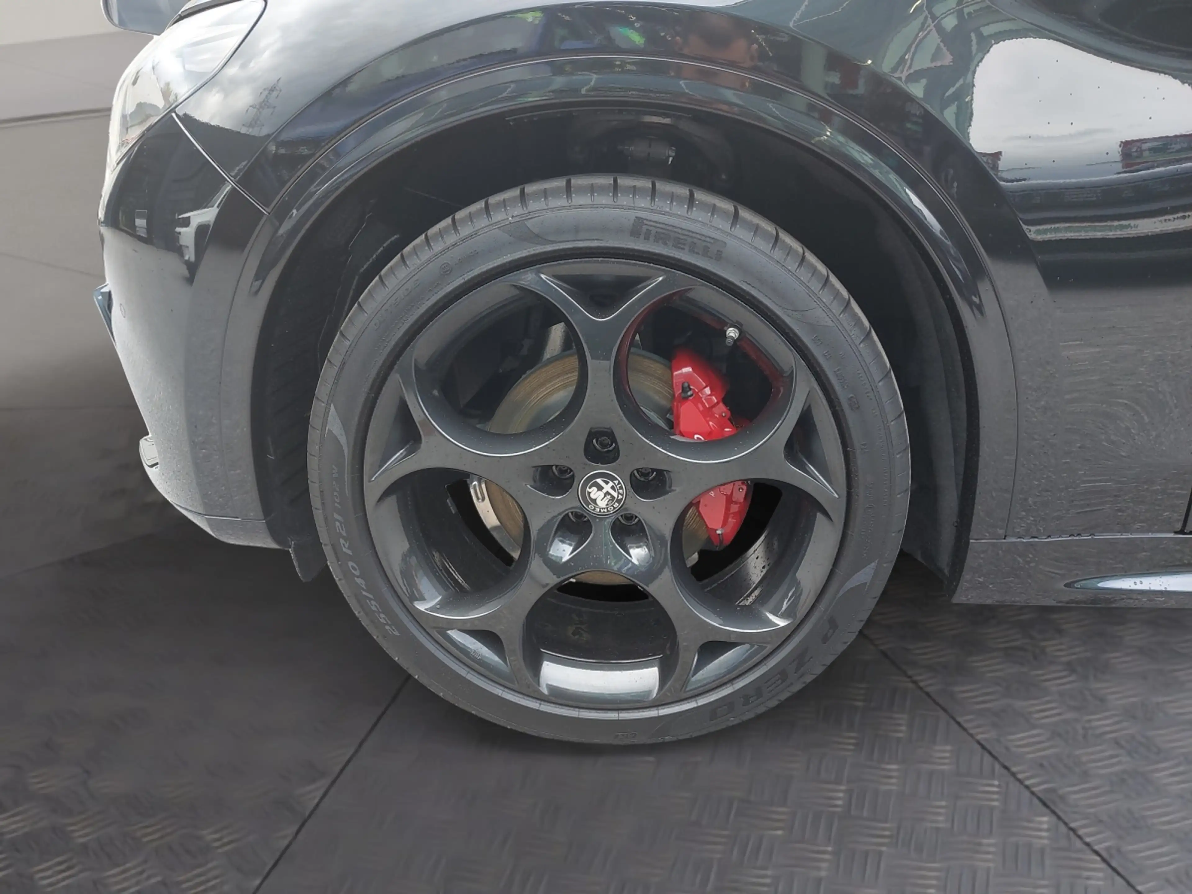 Alfa Romeo Stelvio Veloce Q4 210 PS — photo 14