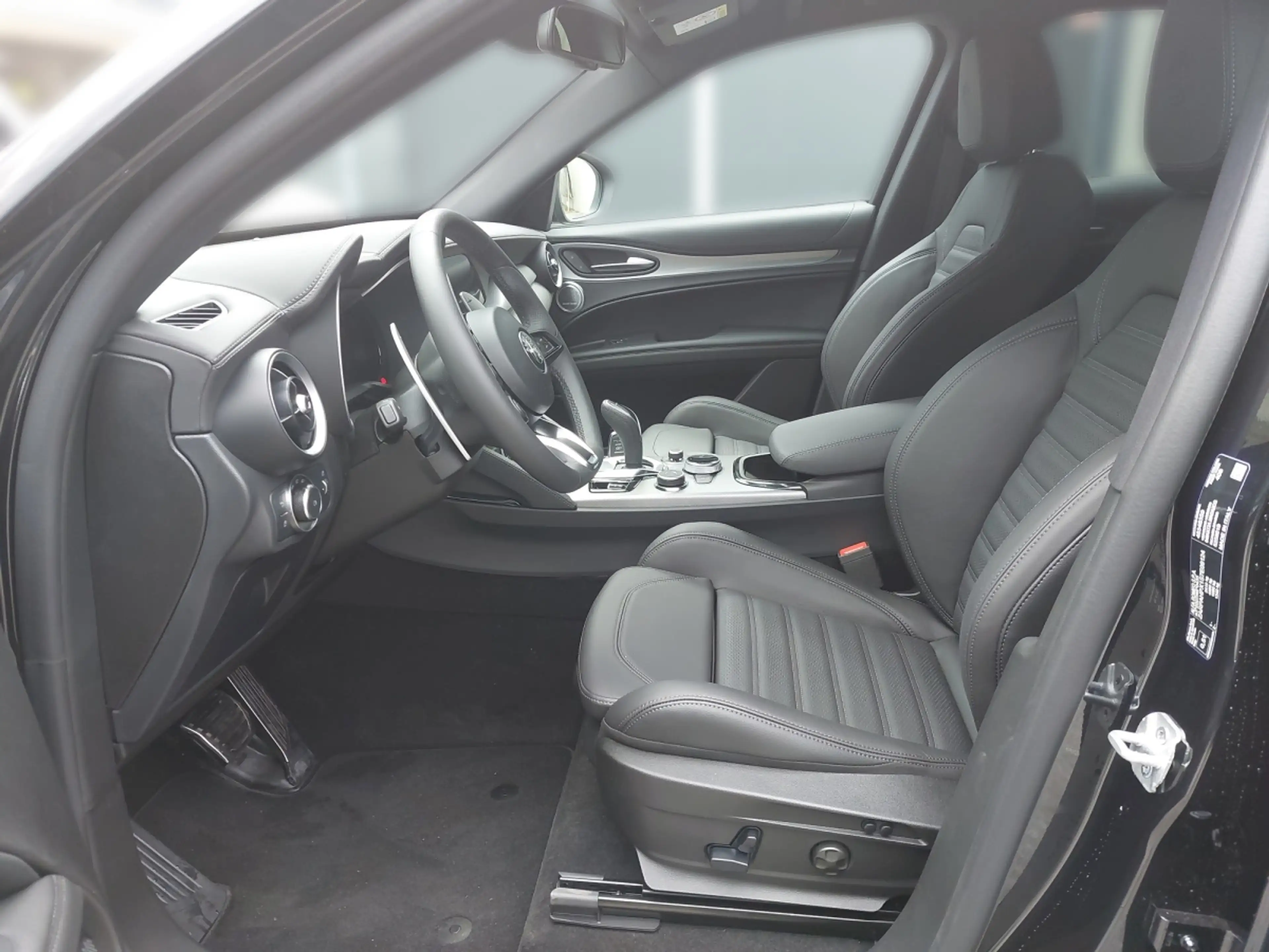 Alfa Romeo Stelvio Veloce Q4 210 PS — photo 5