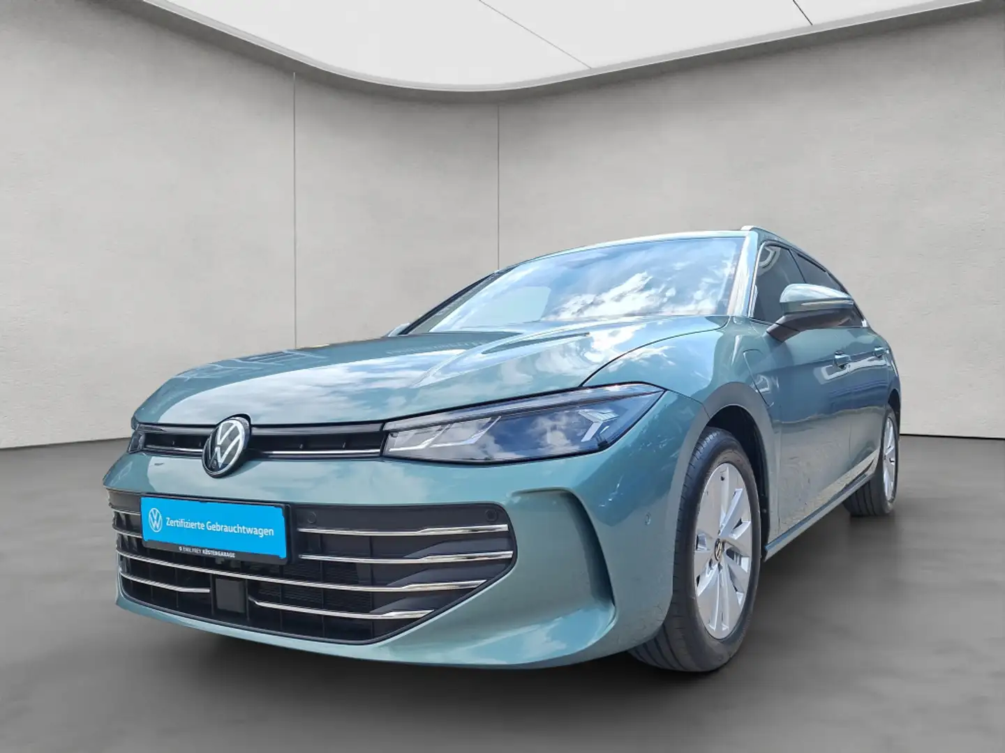 Volkswagen Passat Variant 1.5 e-Hybrid DSG Business NAVI AH Grün - 2