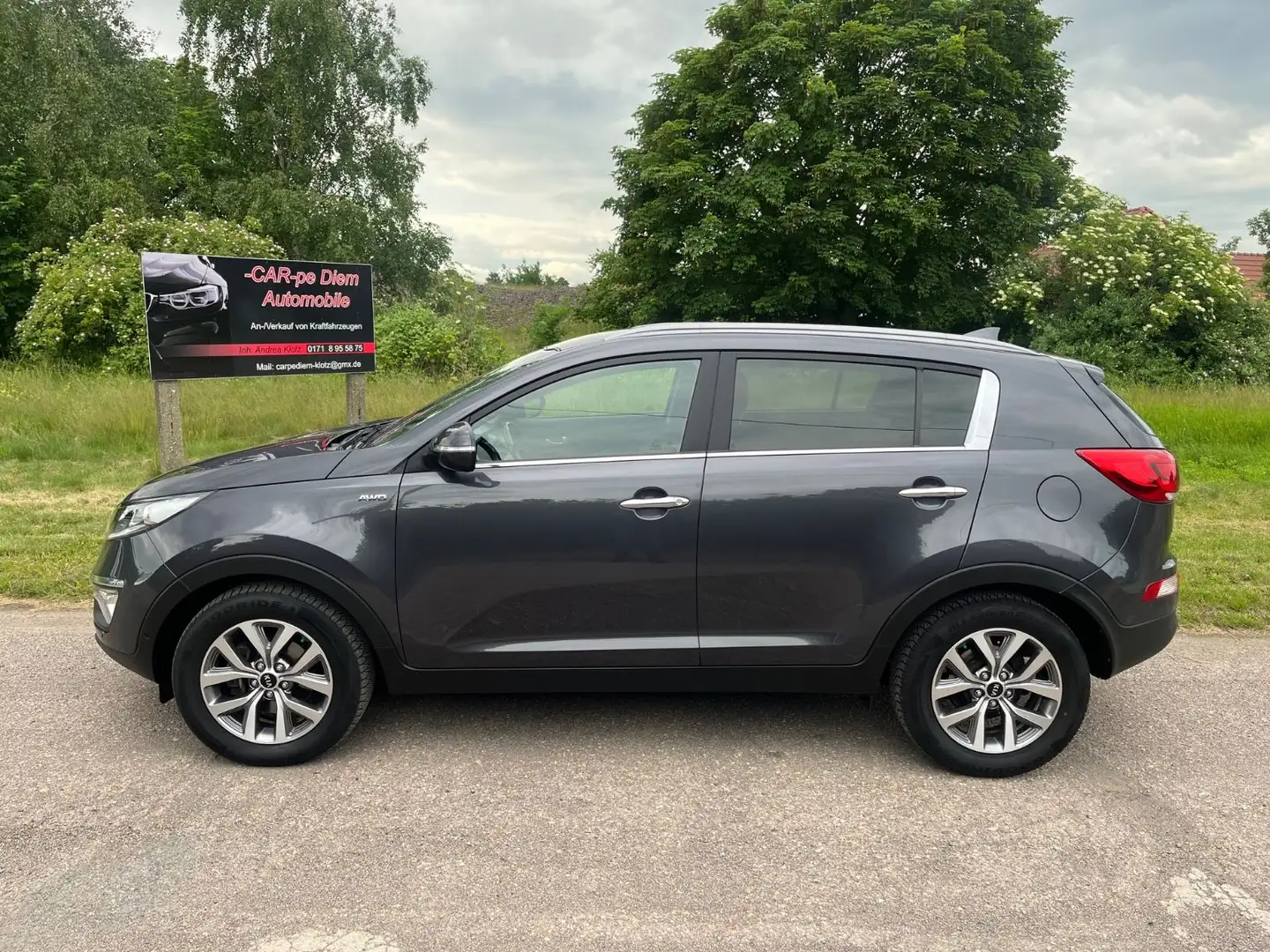 Kia Sportage FIFA World Cup Edition 4WD / Automatic Grau - 1