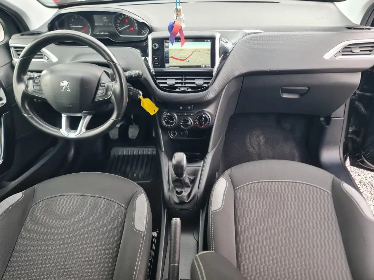 Peugeot 208 208 — photo 10