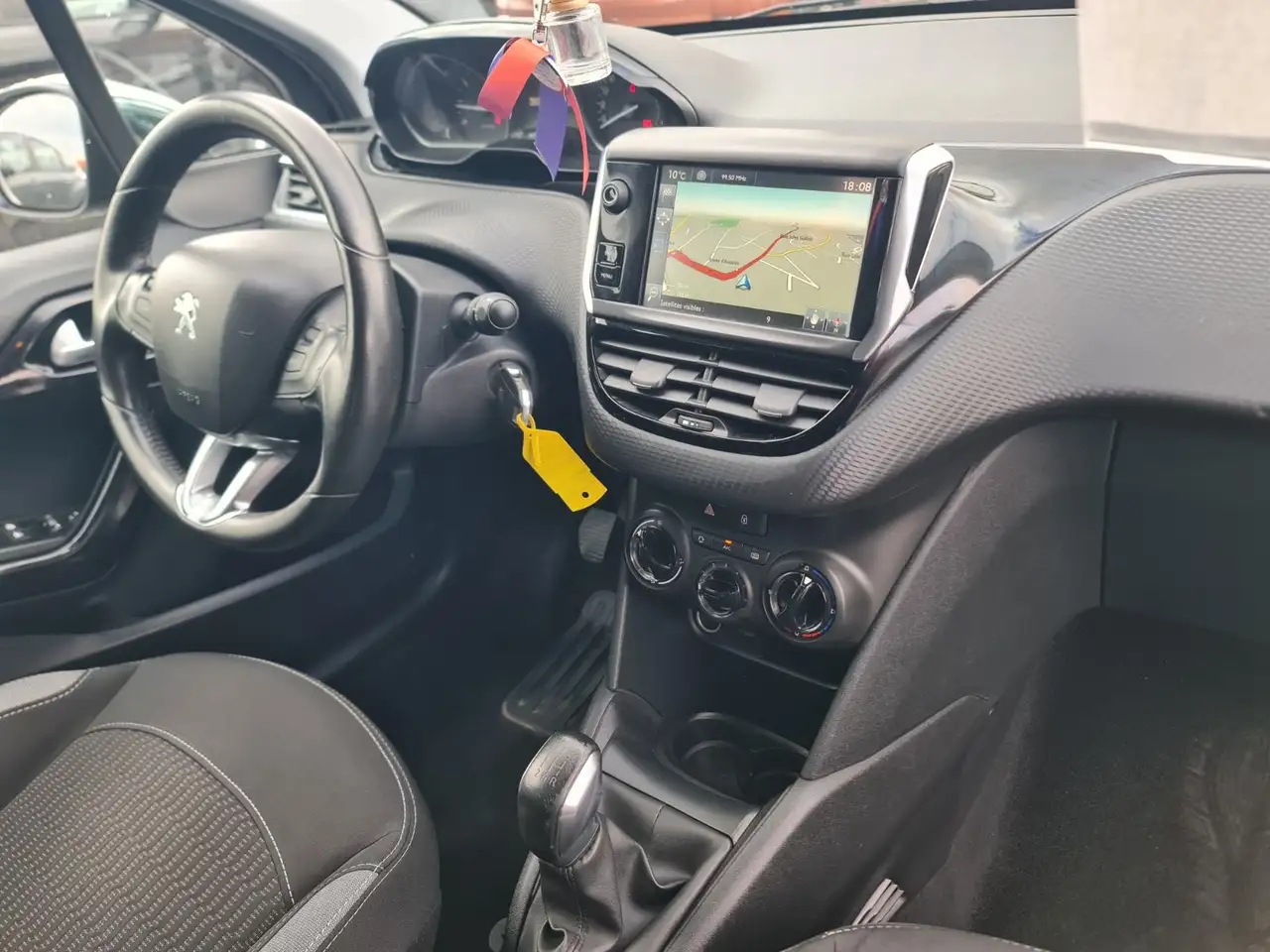 Peugeot 208 208 — photo 7