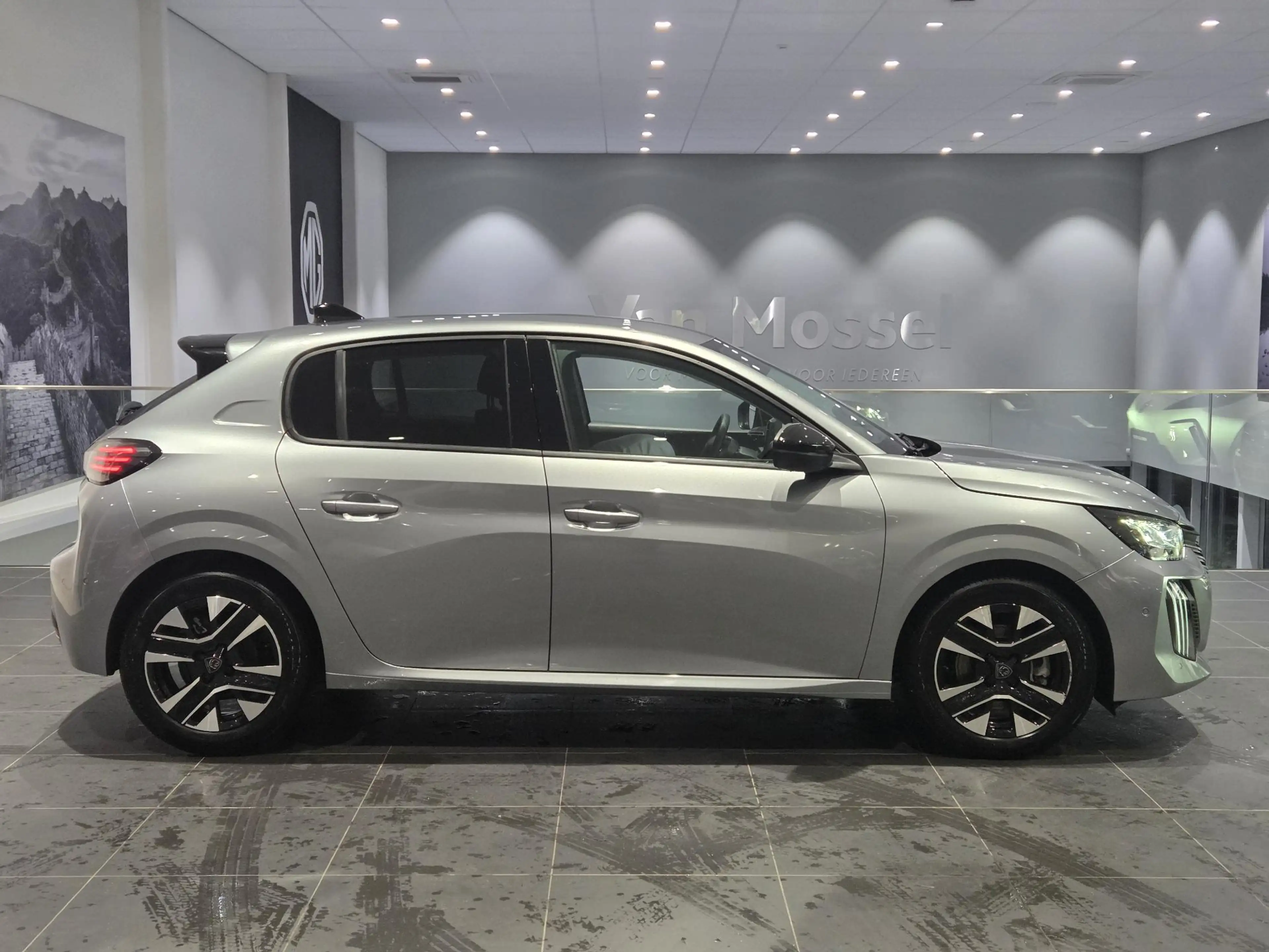 Peugeot 208 1.2 Hybrid 110 e-DCS6 Allure — photo 3