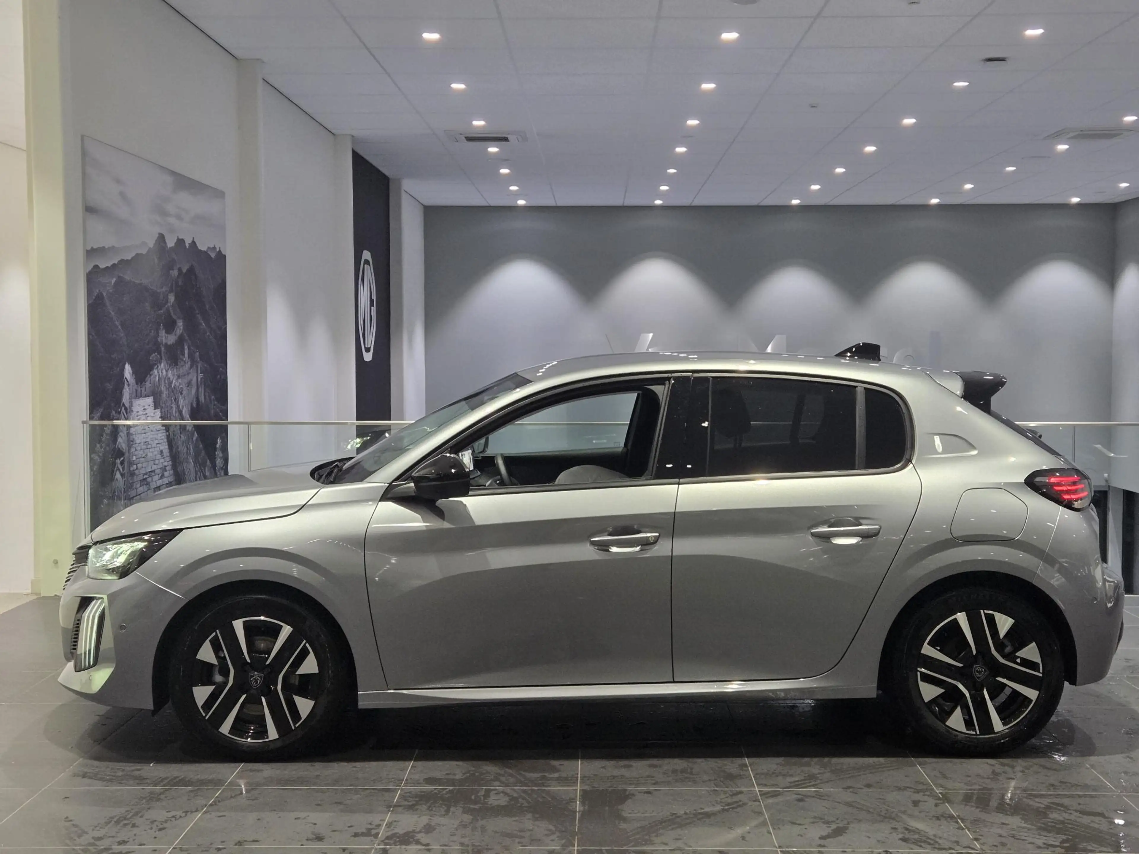 Peugeot 208 1.2 Hybrid 110 e-DCS6 Allure — photo 6