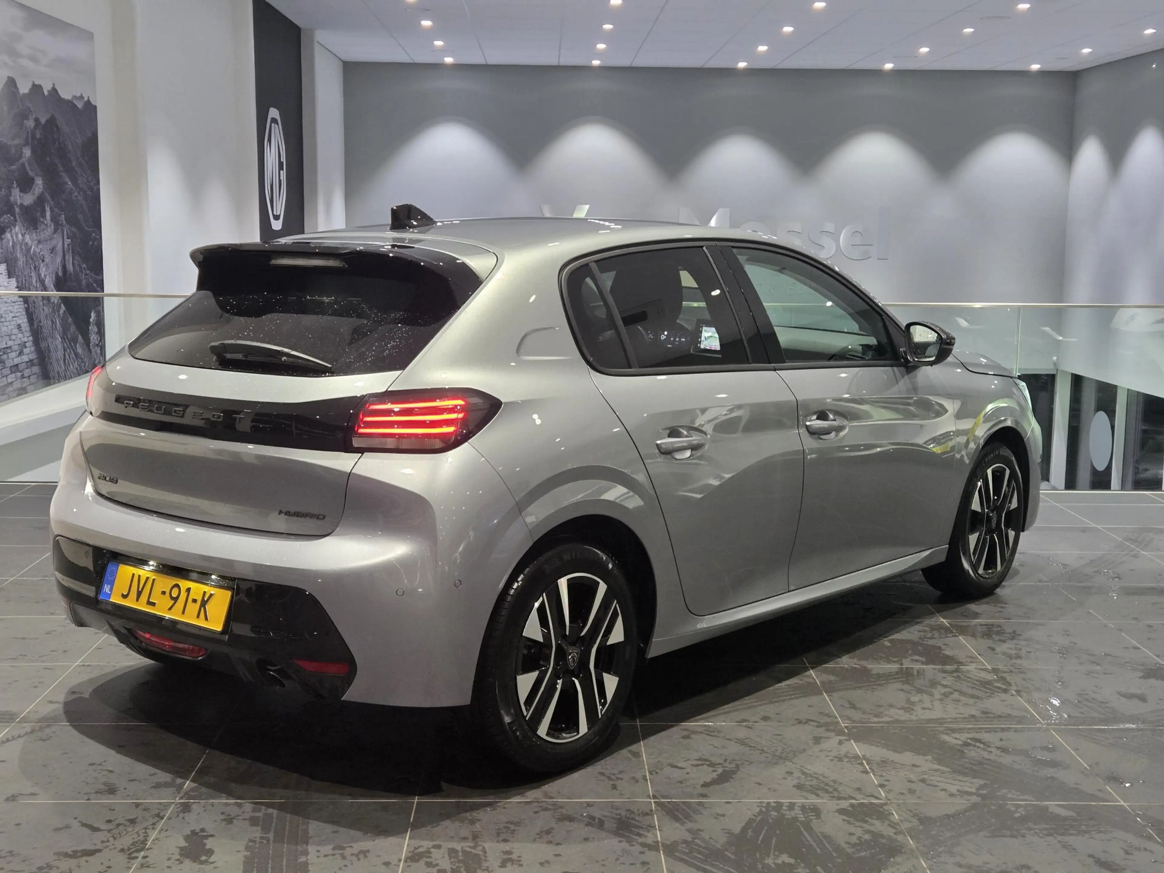 Peugeot 208 1.2 Hybrid 110 e-DCS6 Allure — photo 4