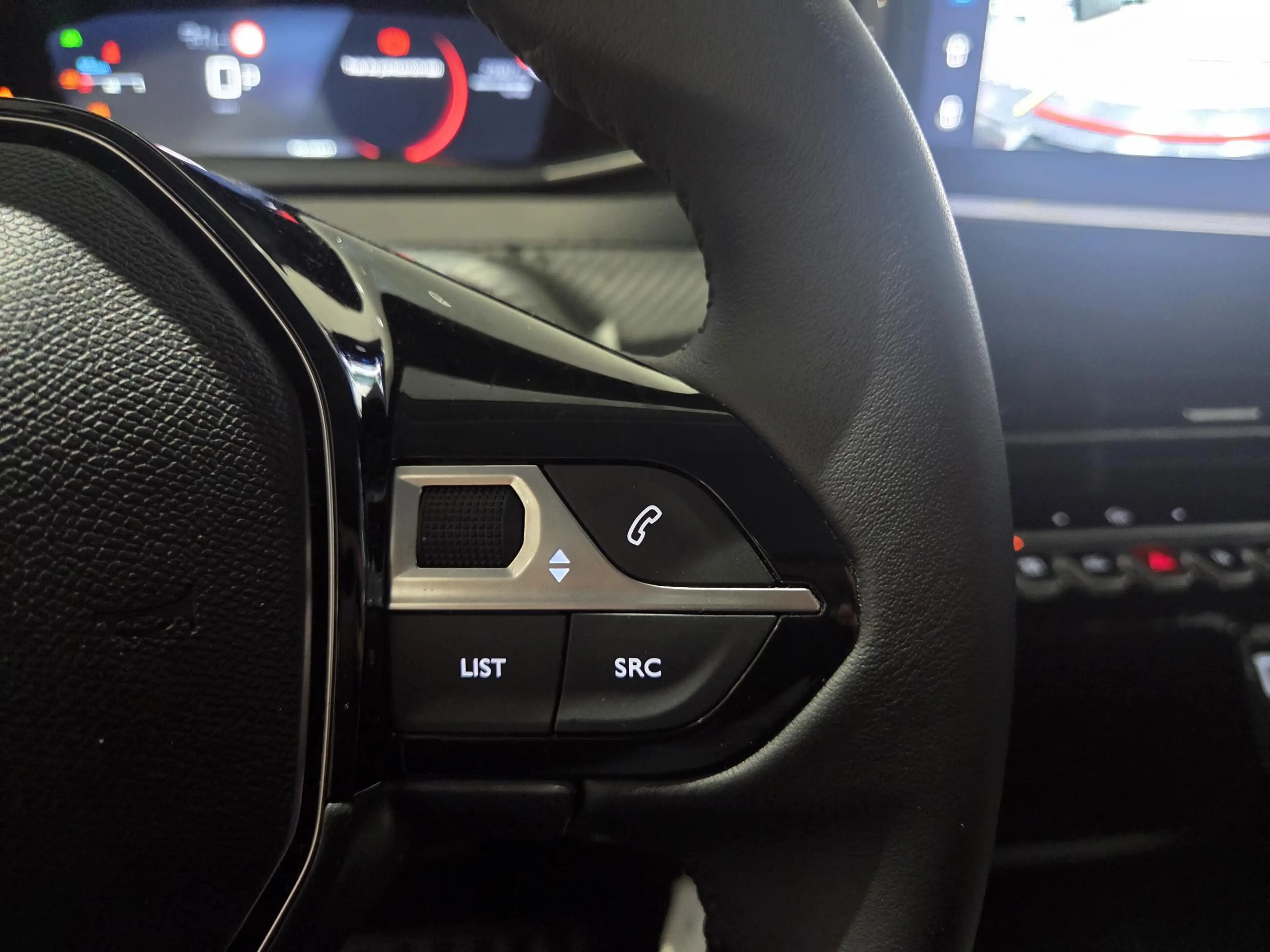 Peugeot 208 1.2 Hybrid 110 e-DCS6 Allure — photo 9