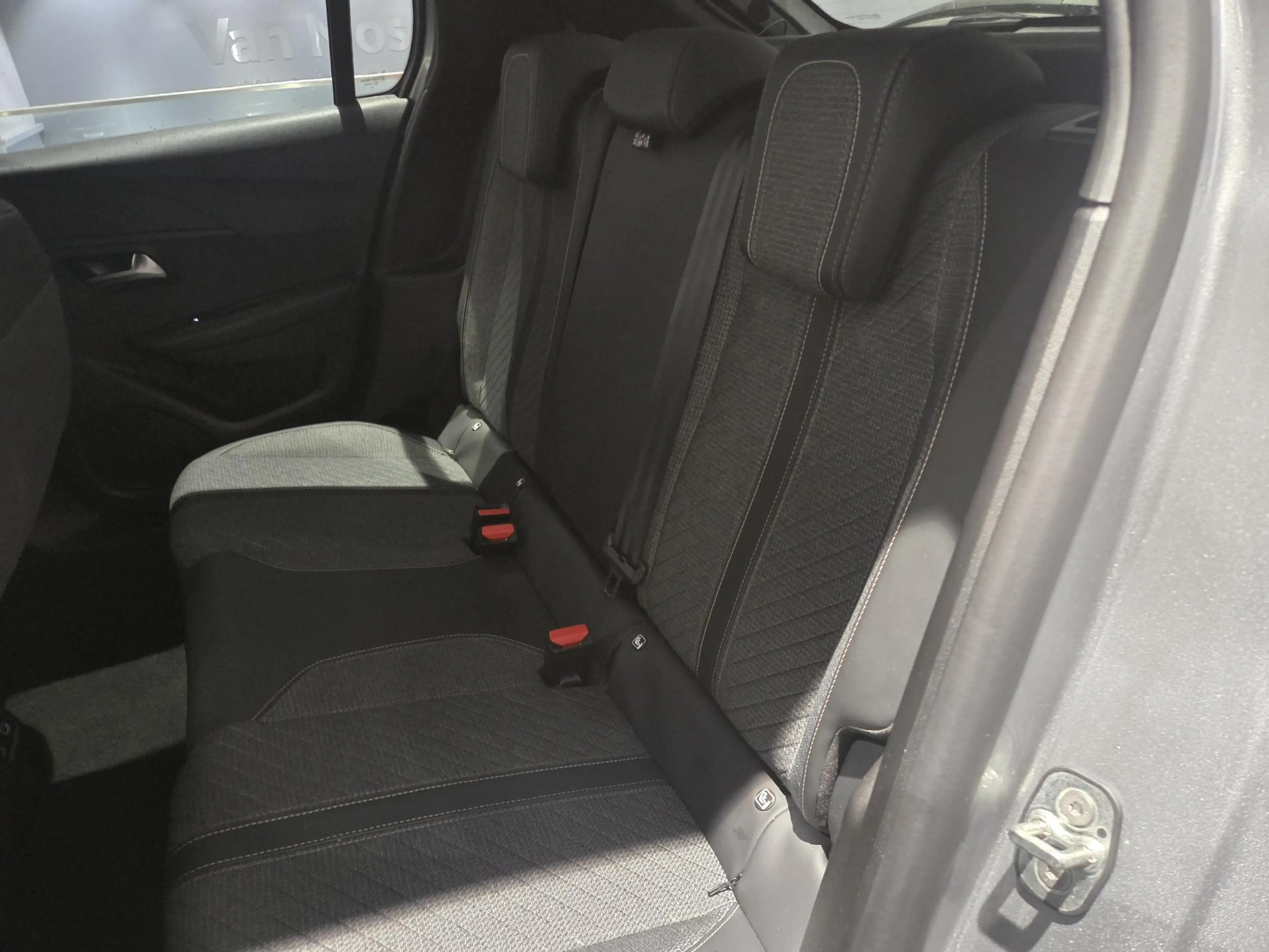 Peugeot 208 1.2 Hybrid 110 e-DCS6 Allure — photo 12