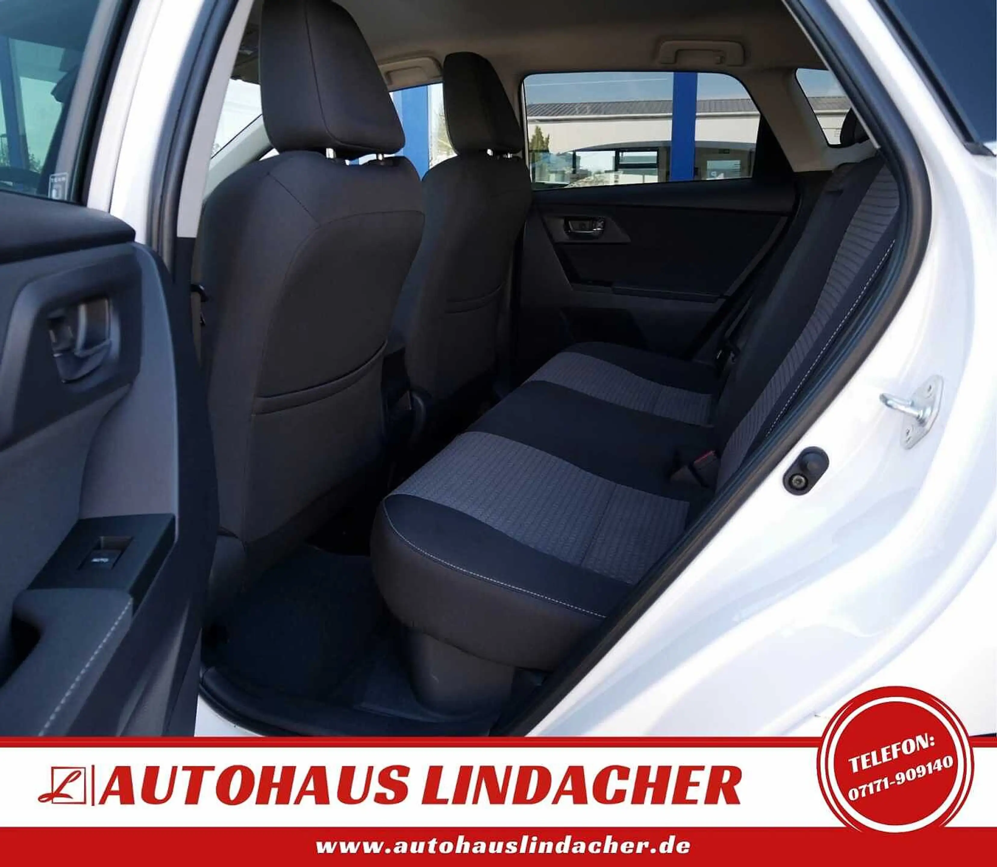 Toyota Auris Hybrid 1.8 VVT-i Team Deutschland I Navi — photo 12
