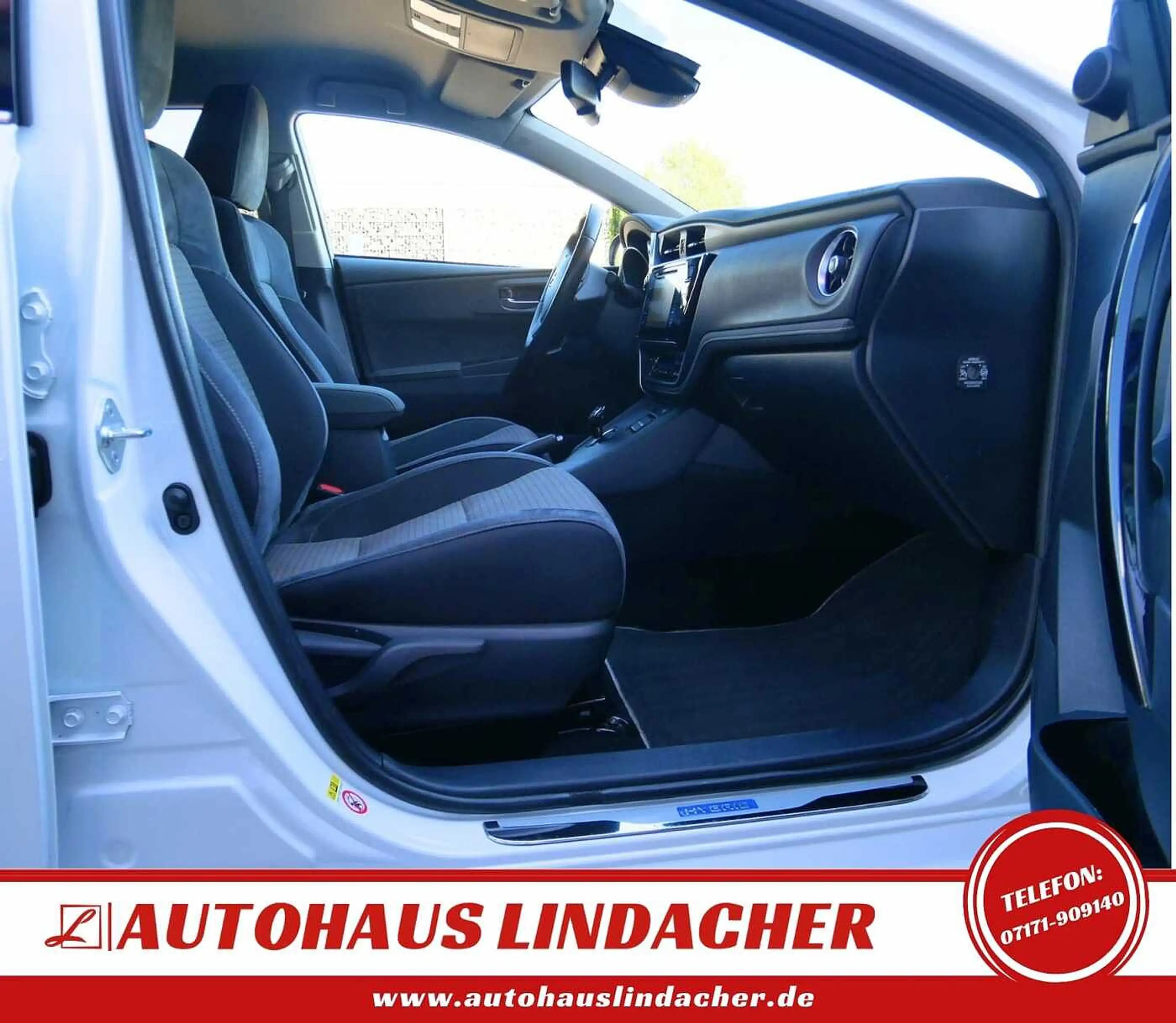 Toyota Auris Hybrid 1.8 VVT-i Team Deutschland I Navi — photo 10