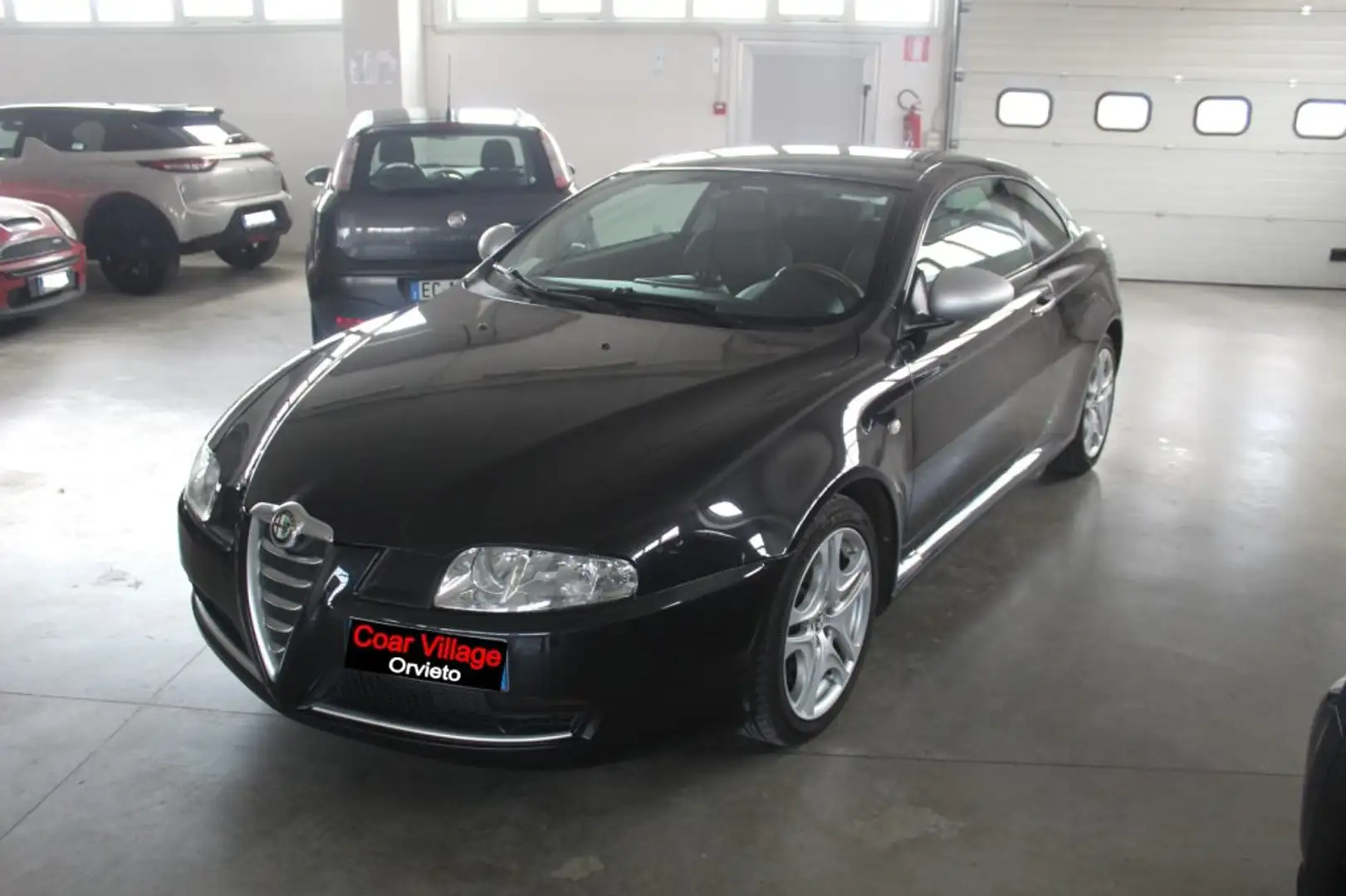Alfa Romeo GT 1.9 JTDM 16V Distinctive Schwarz - 1