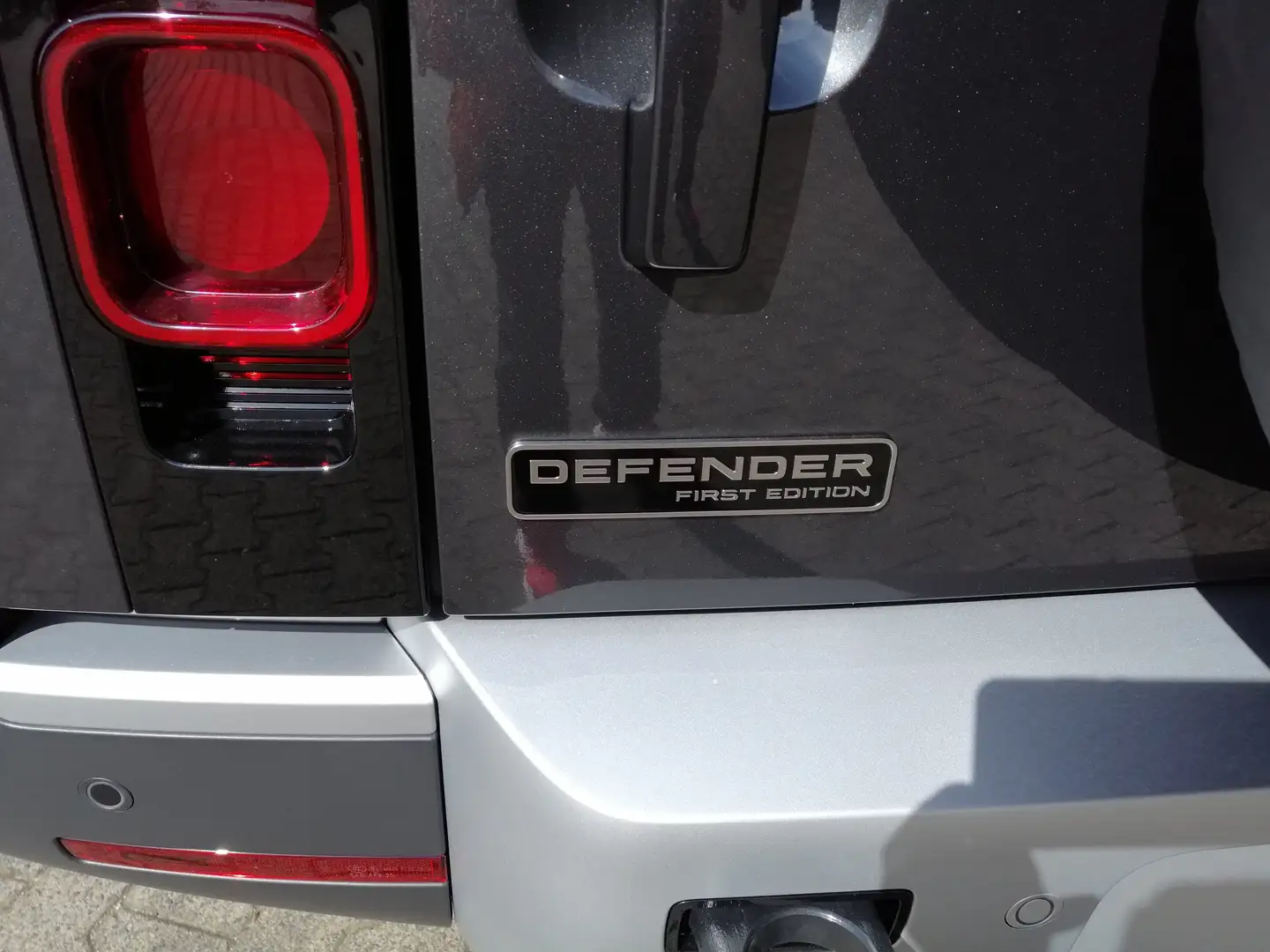 Land Rover Defender 130First Edition 8-SeaterVOLL siva - 2