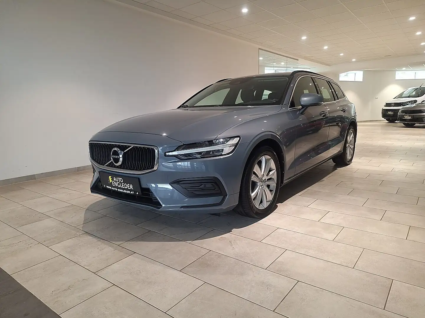 Volvo V60 B4 Momentum Pro Aut. - 2