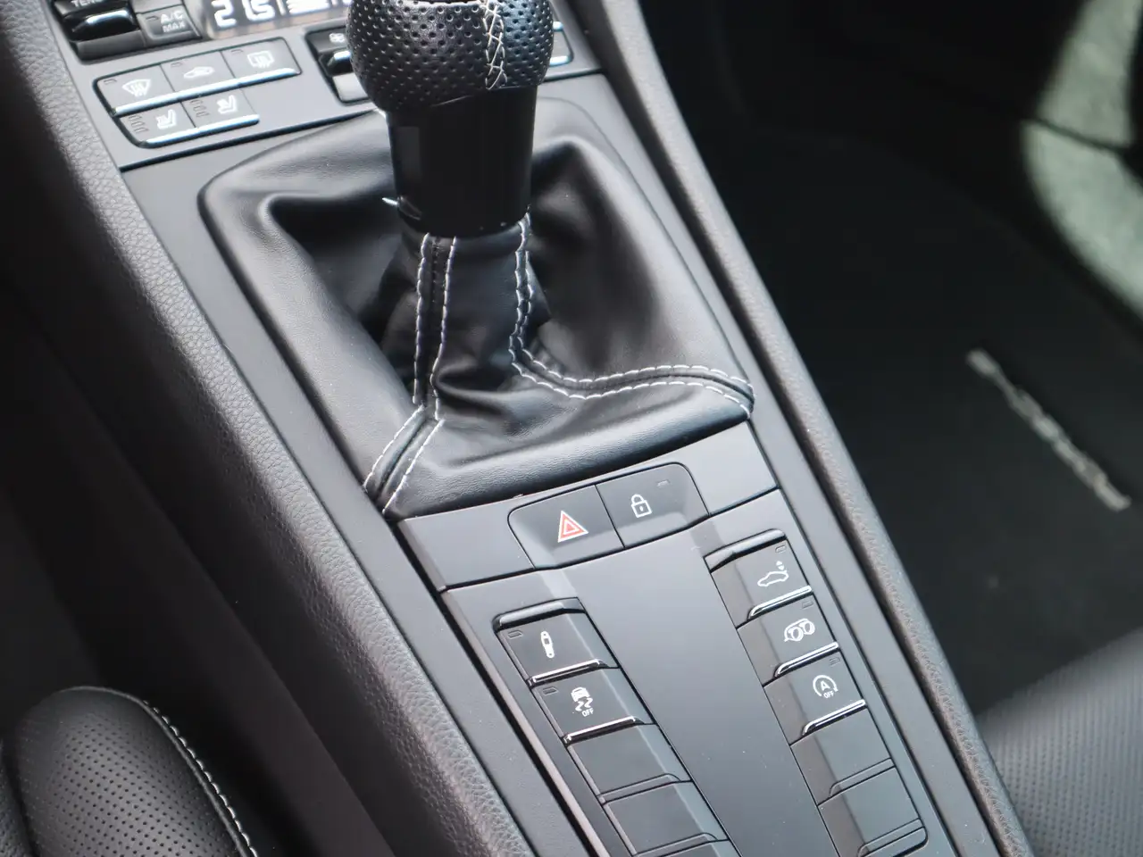 Porsche 718 Cayman снимка Porsche 718 Cayman