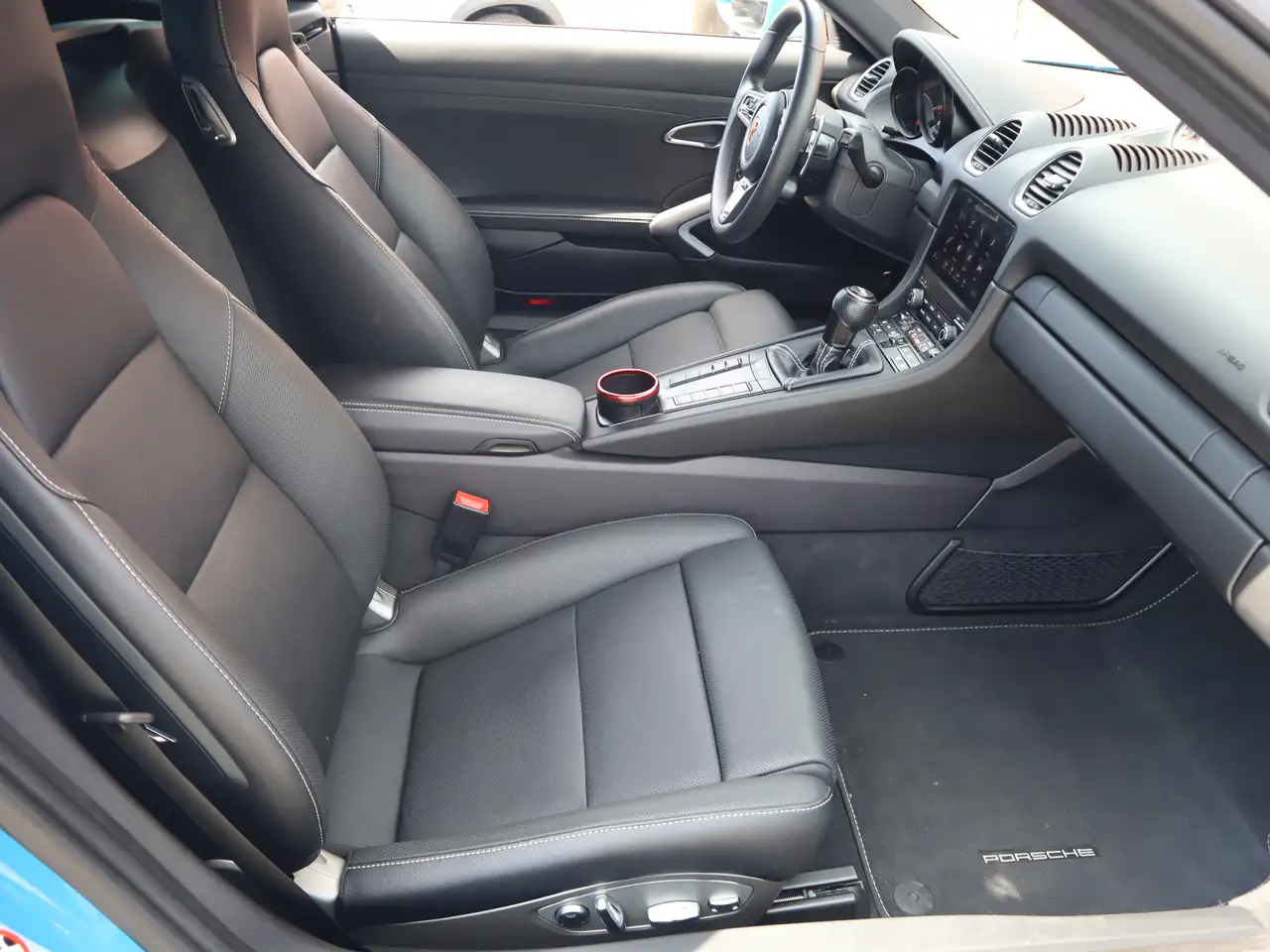 Porsche 718 Cayman снимка Porsche 718 Cayman