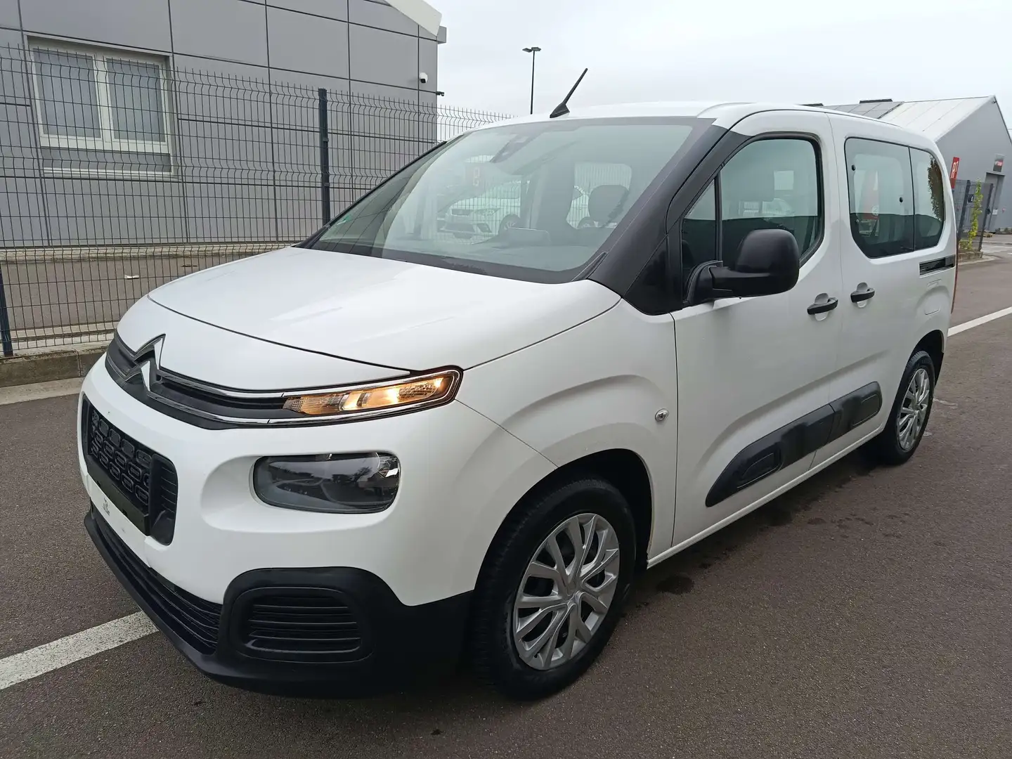 Citroen Berlingo Berlingo 1.2 essence XL Live S Blanc - 1