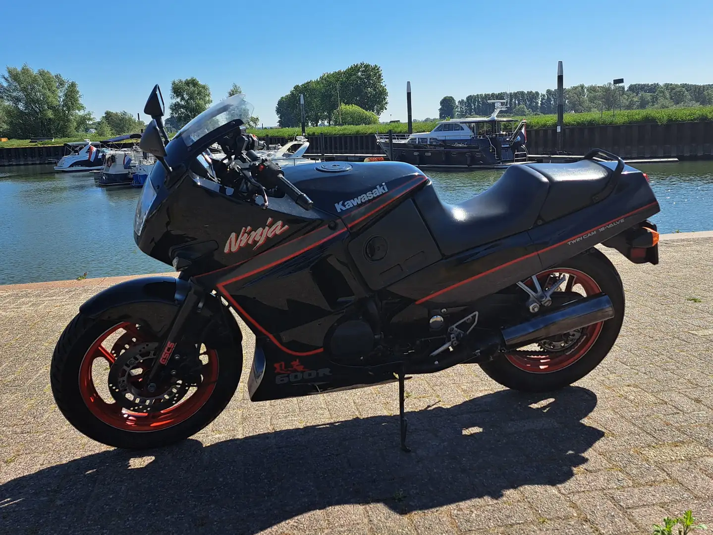 Kawasaki GPX 600 R Zwart - 2