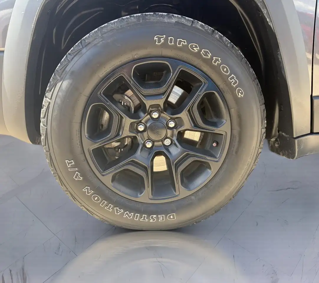 Jeep Cherokee снимка Jeep Cherokee