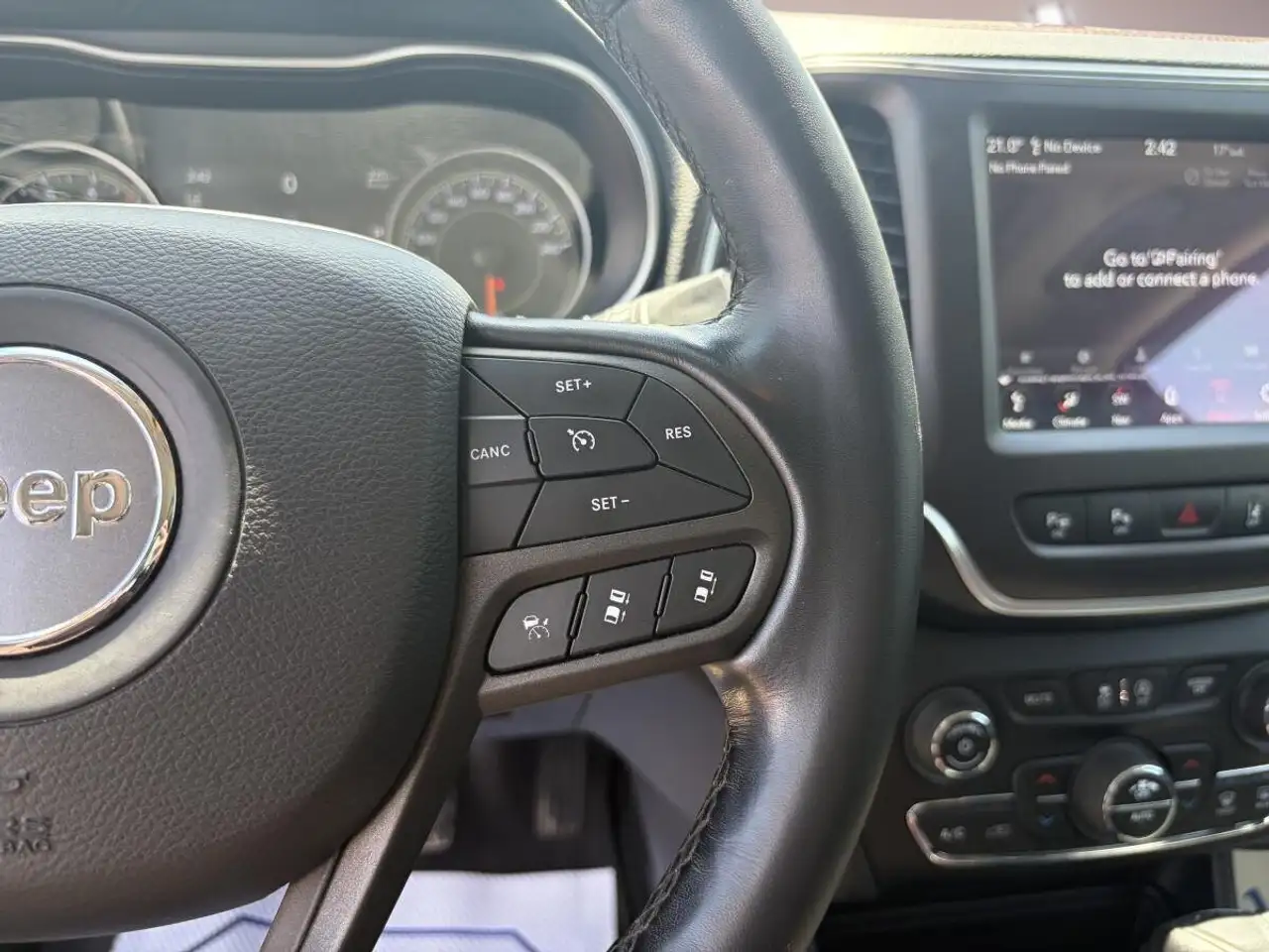 Jeep Cherokee снимка Jeep Cherokee