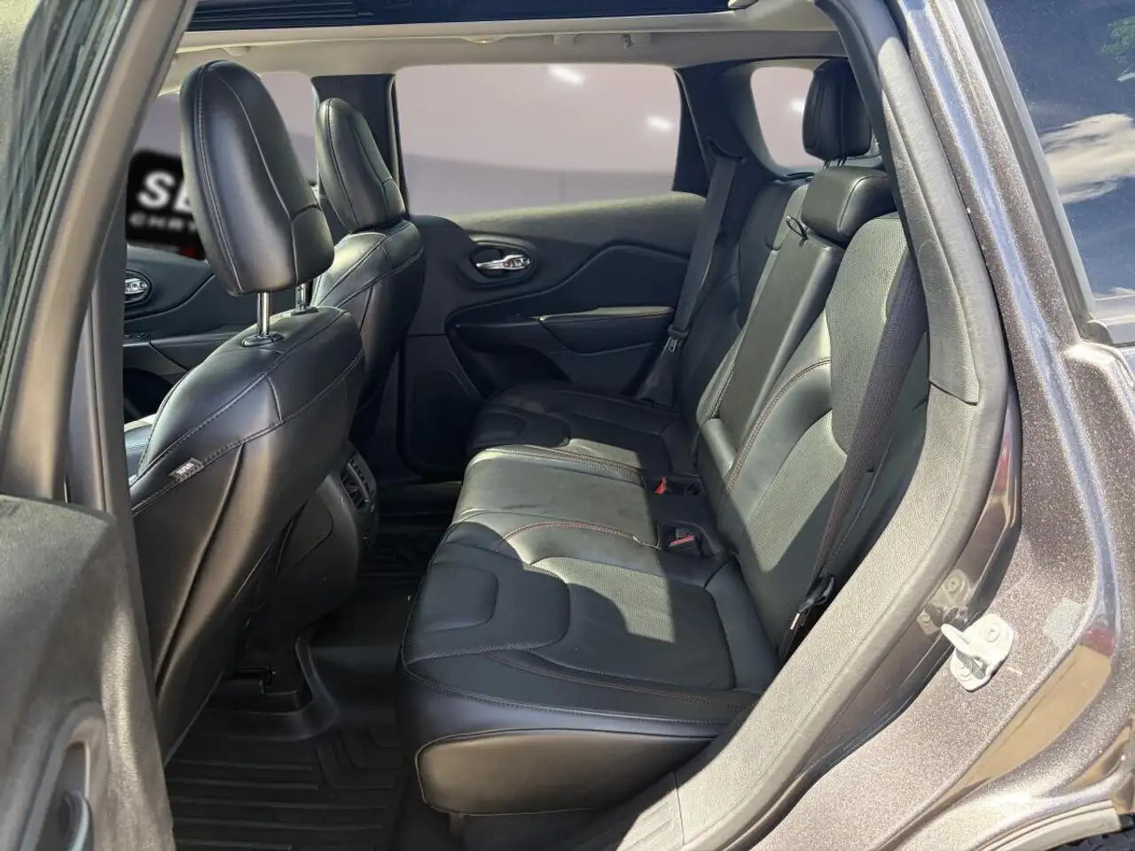 Jeep Cherokee снимка Jeep Cherokee