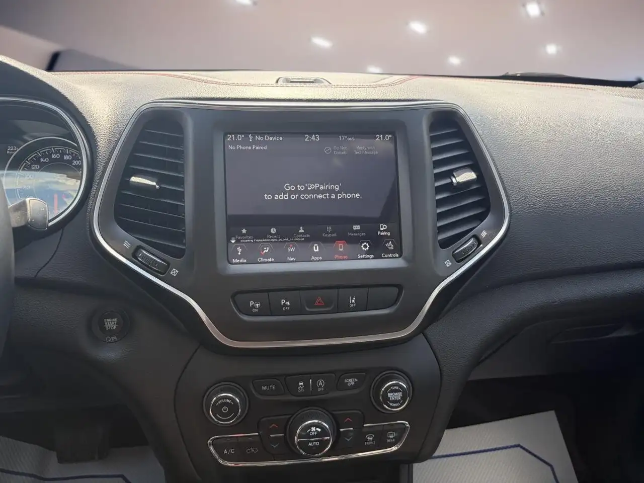 Jeep Cherokee снимка Jeep Cherokee