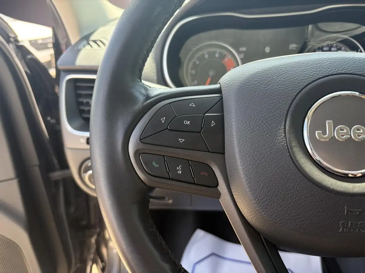 Jeep Cherokee снимка Jeep Cherokee