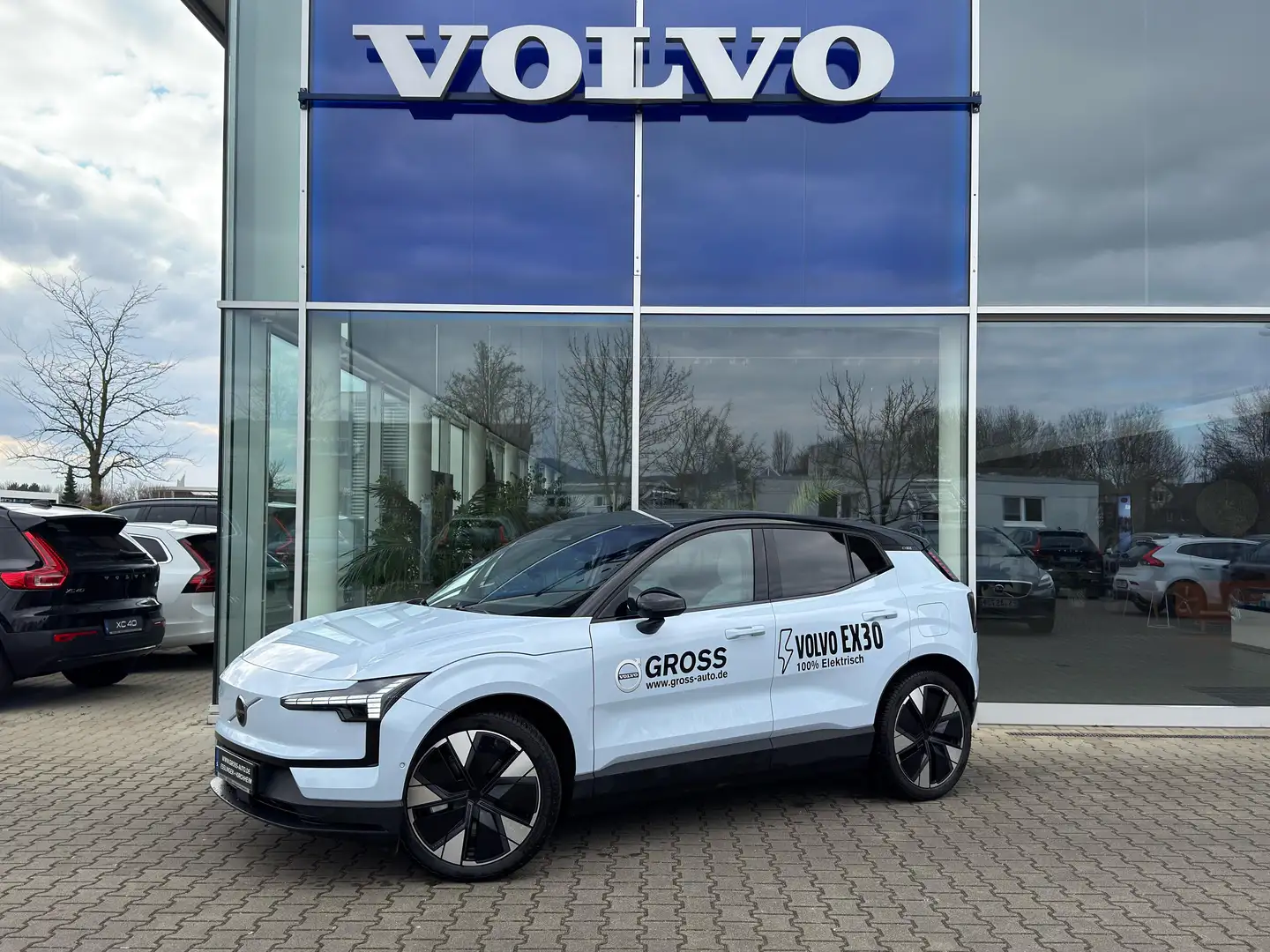 Volvo EX30 Ultra Twin Motor Performance AWD Blau - 1