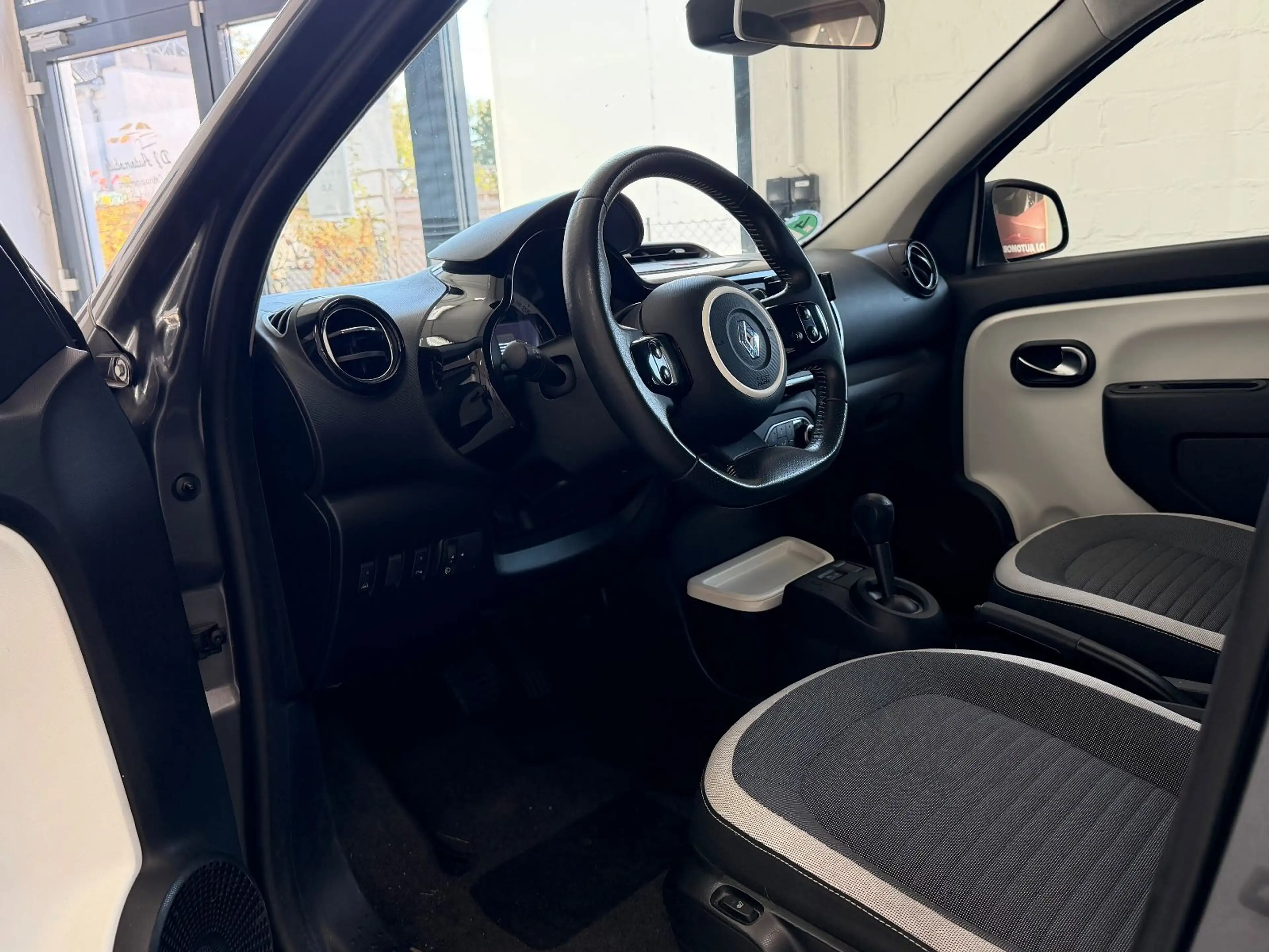 Renault Twingo Automatik/SHZ/PDC/Nur.37.000KM — photo 9