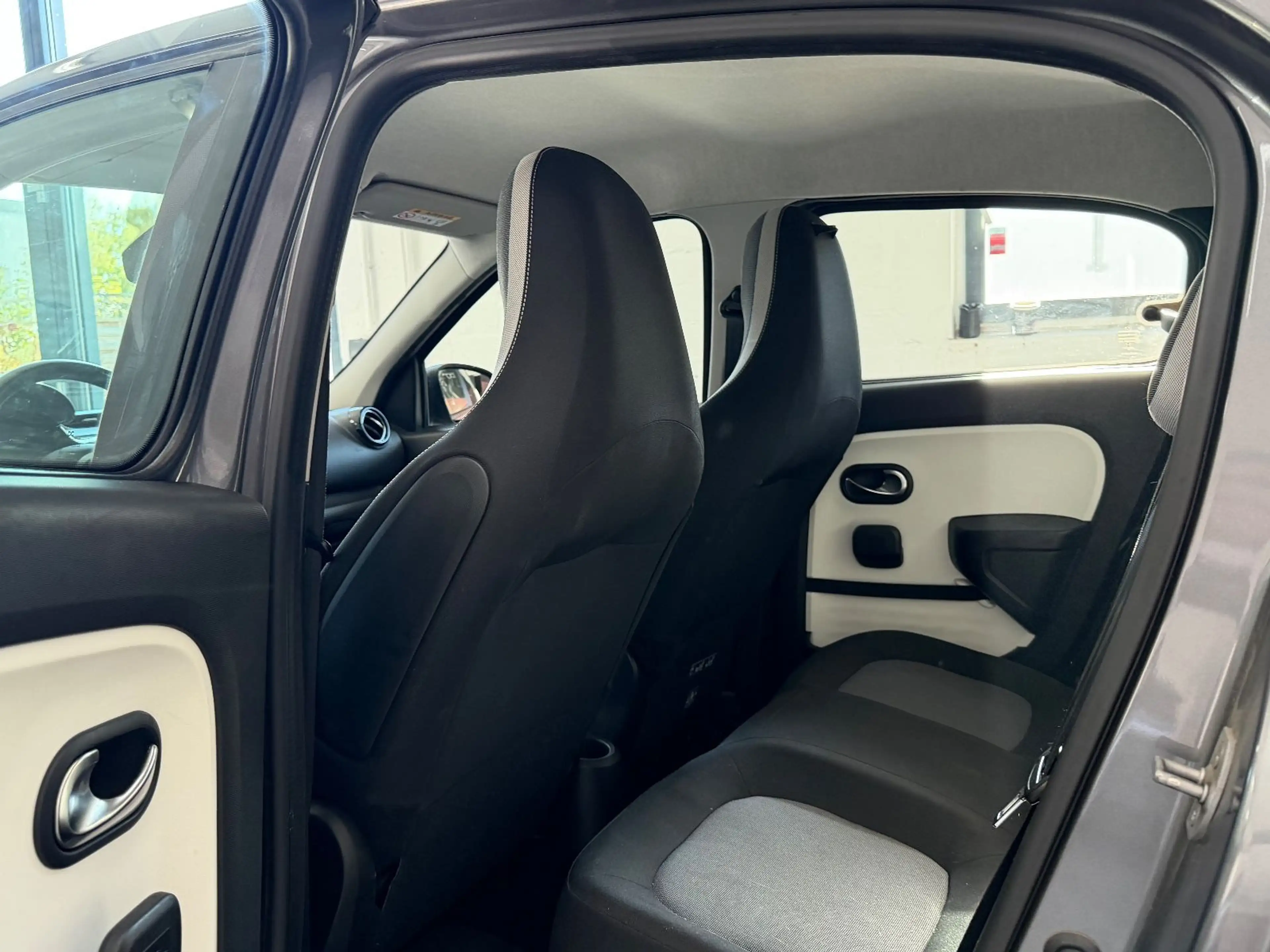 Renault Twingo Automatik/SHZ/PDC/Nur.37.000KM — photo 11