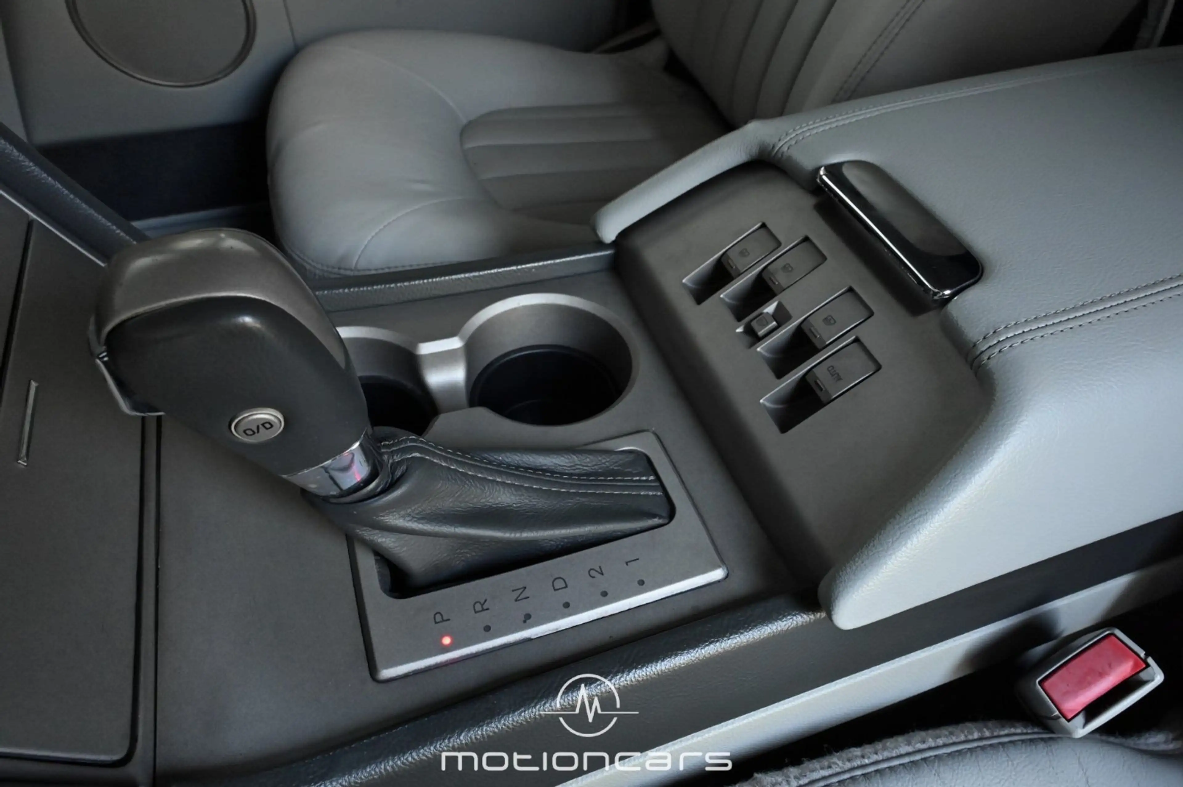 Lincoln Navigator Limousine — photo 12