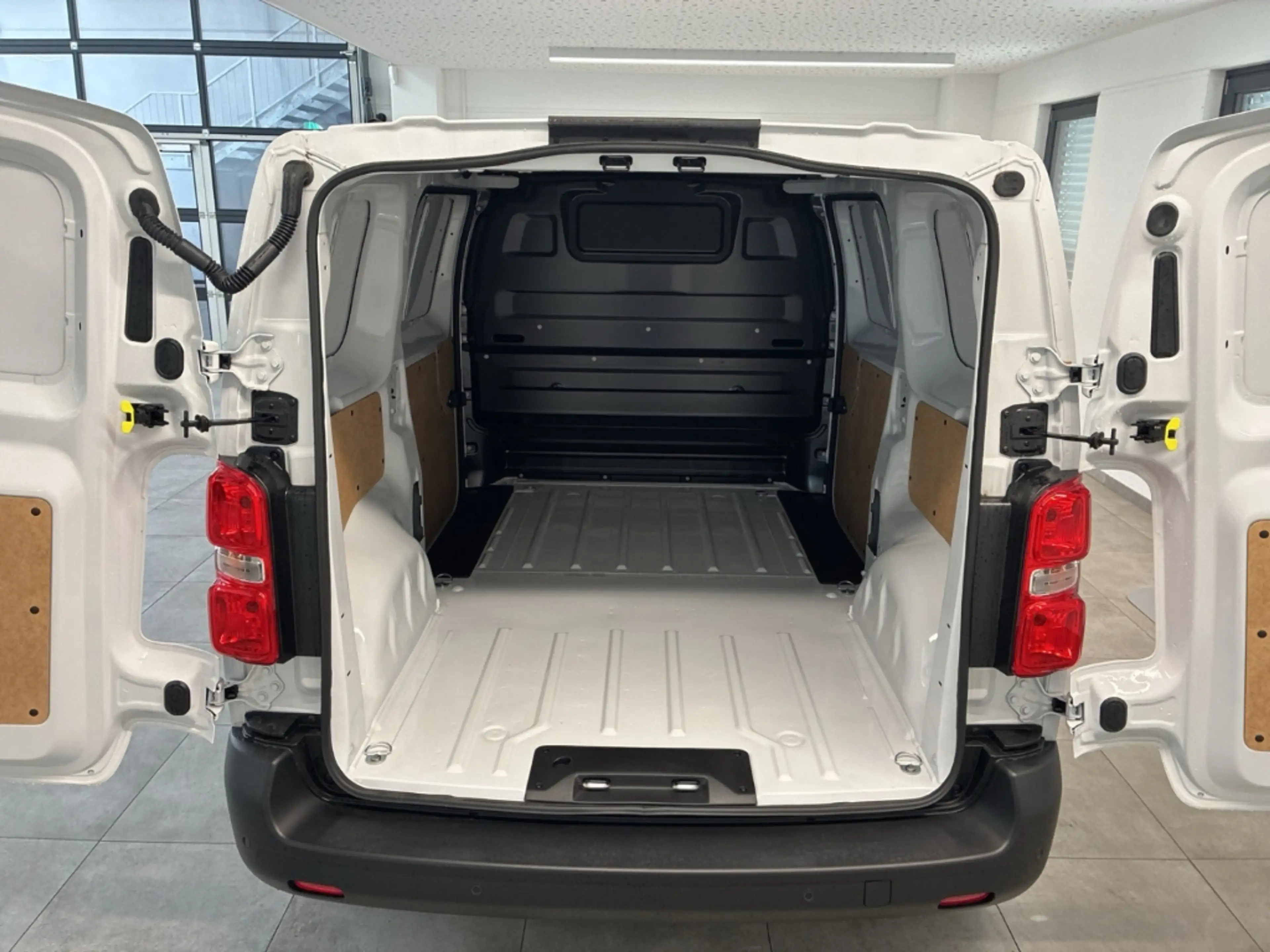 Citroen Jumpy Kasten 2.2 D150 M (L2) AT8 LED 2xSchiebetür — photo 6
