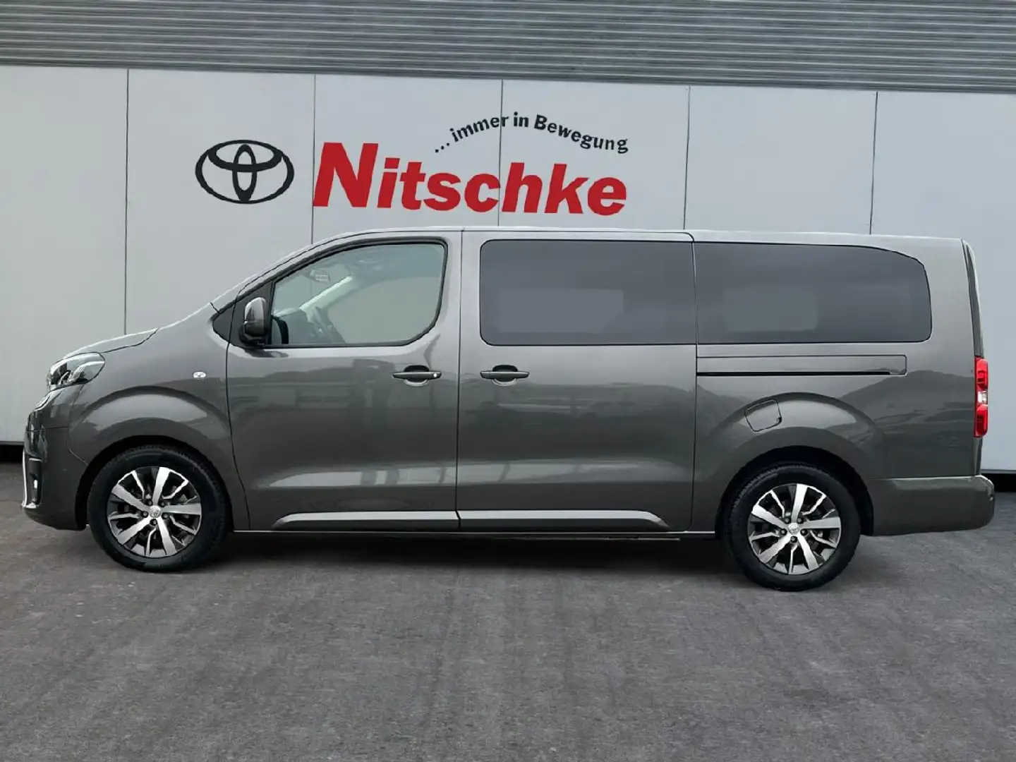 Toyota Proace 2.0 D-4D L2 Shuttle Plus Gris - 2