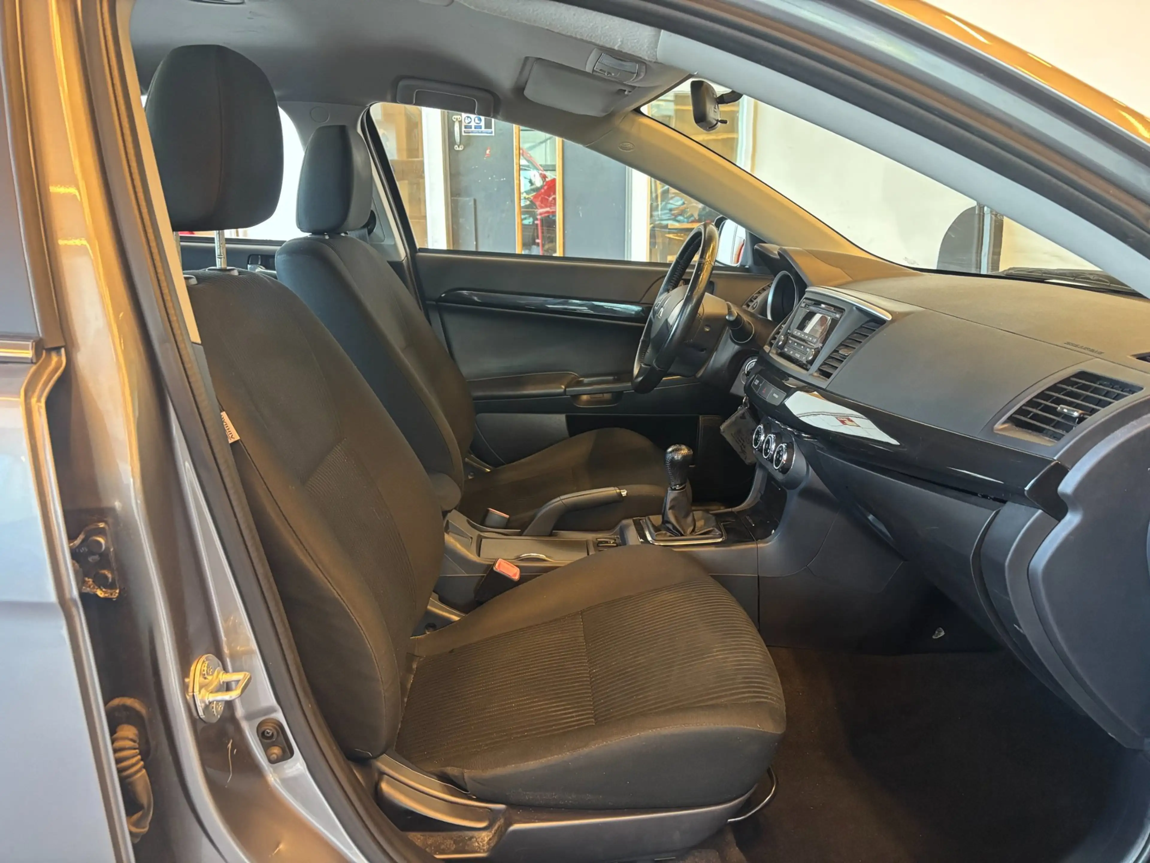 Mitsubishi Lancer Sportback 1.6 Limited Edition | 103.680 KM | PDC | — photo 18