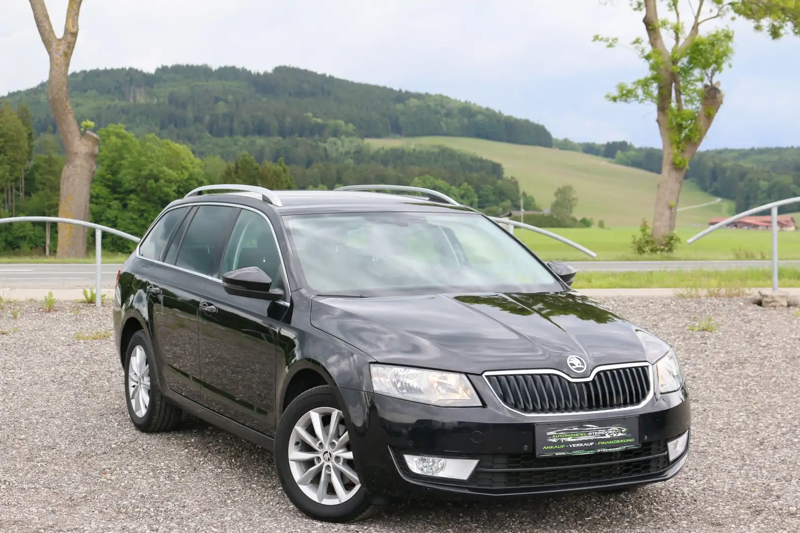 Skoda Octavia TDI*Style*Navi*2XParkhilfe*elektr. Hecklappe Schwarz - 1