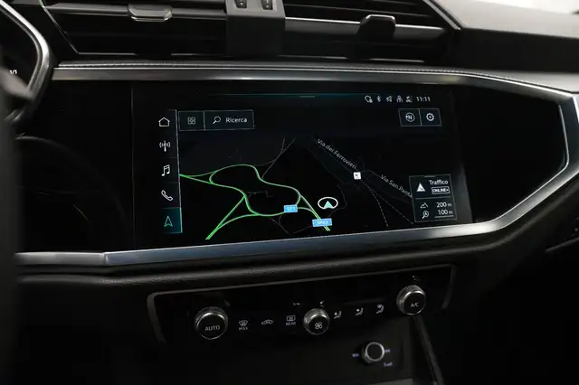 Audi Q3 view 13