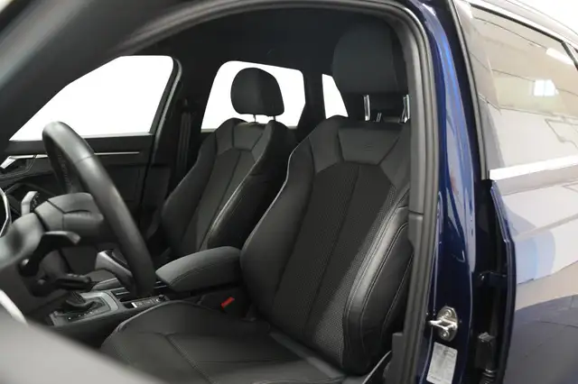 Audi Q3 view 15