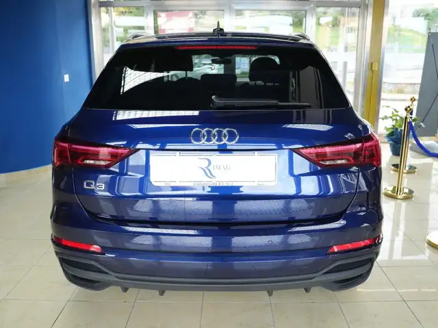 Audi Q3 view 6