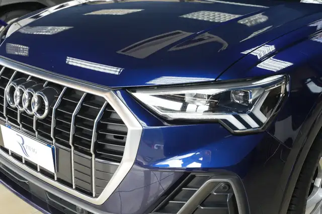 Audi Q3 view 4