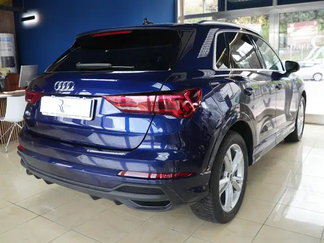 Audi Q3 view 7