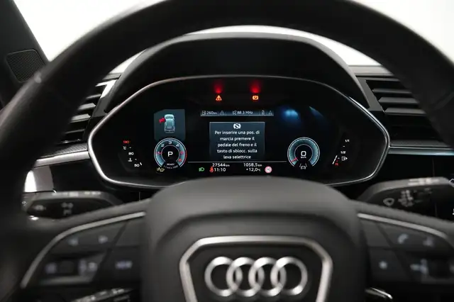 Audi Q3 view 12
