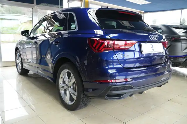 Audi Q3 view 5