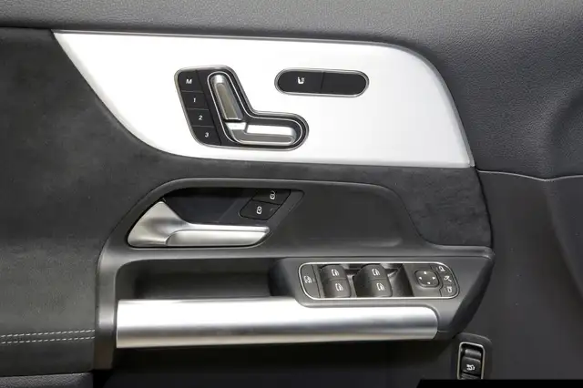 Mercedes-Benz Gla view 14