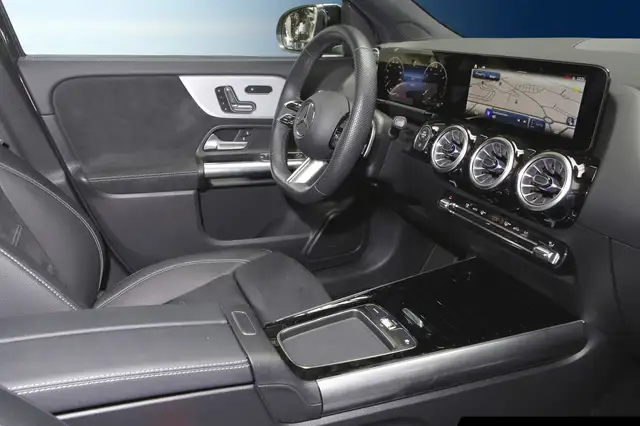 Mercedes-Benz Gla view 8
