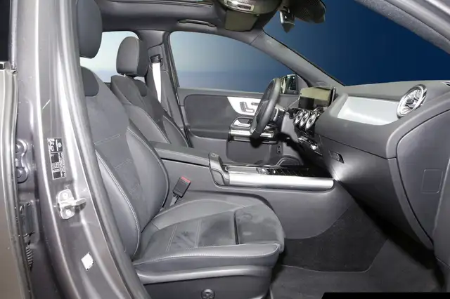 Mercedes-Benz Gla view 6